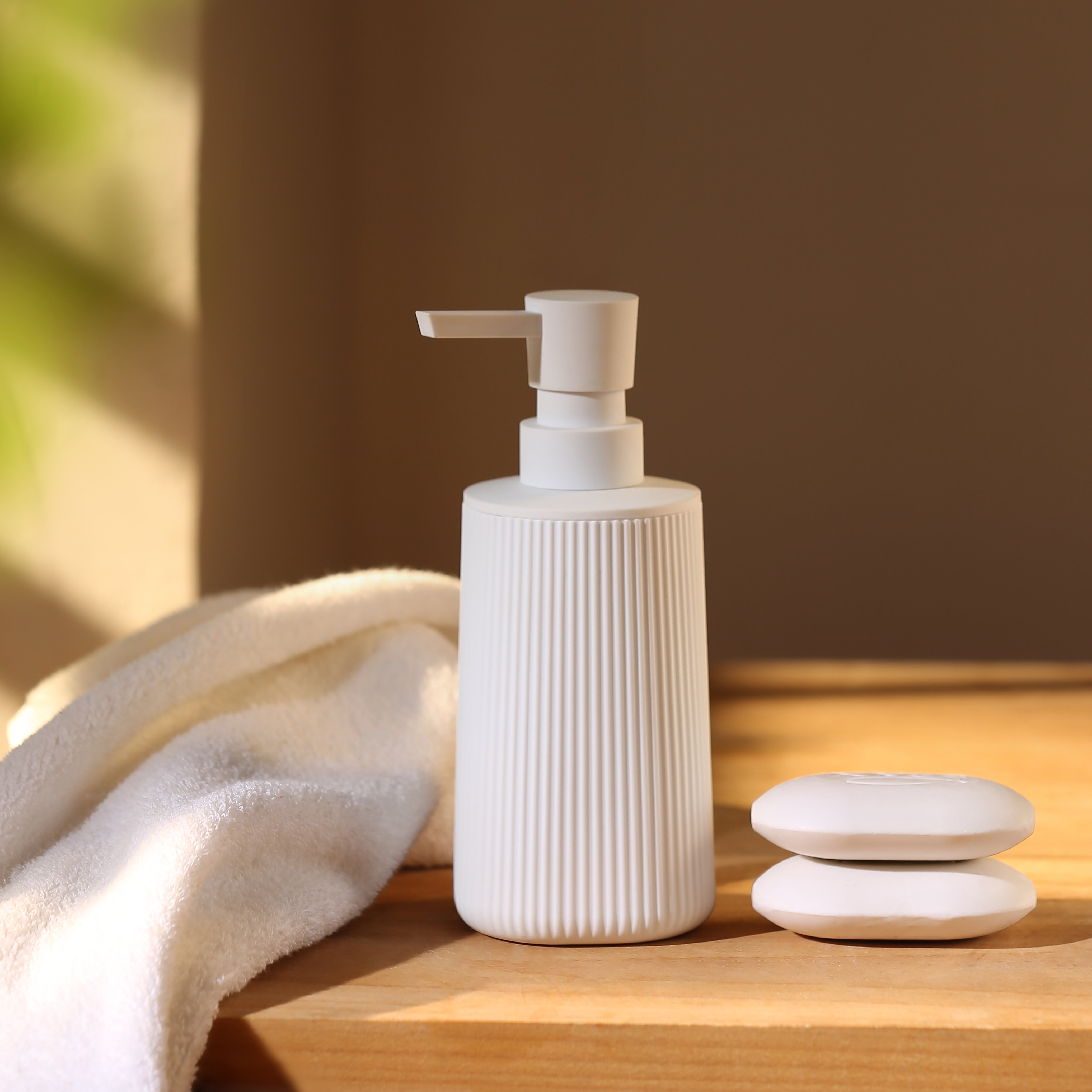 YAUKPH White Soap Dispenser, Countertop Lotion Bottle, Bathroom Hand Soap Dispenser for Shampoo Shower Gel, Bathroom Accessories