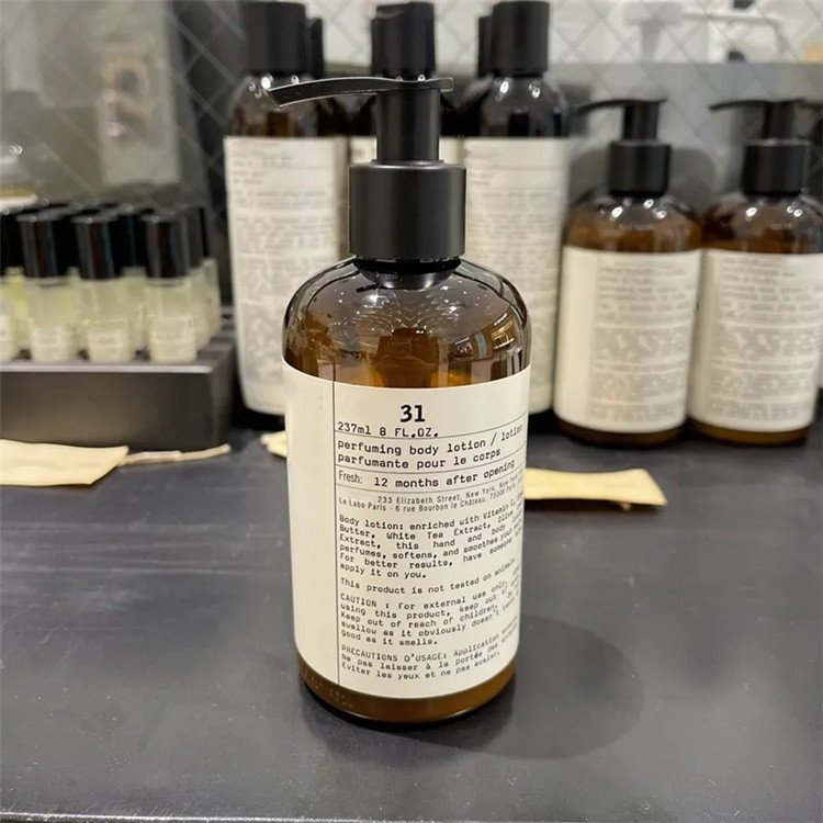 Signature Black Tea Scented Luxury Hand Soap 8 oz Shower Gel Rose 31 Rose 33 Bubble Perfumed Containing Vitamin E Aloe Vera