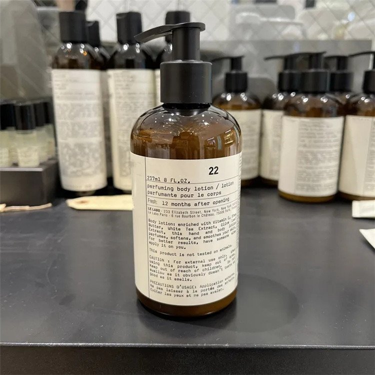 Signature Black Tea Scented Luxury Hand Soap 8 oz Shower Gel Rose 31 Rose 33 Bubble Perfumed Containing Vitamin E Aloe Vera