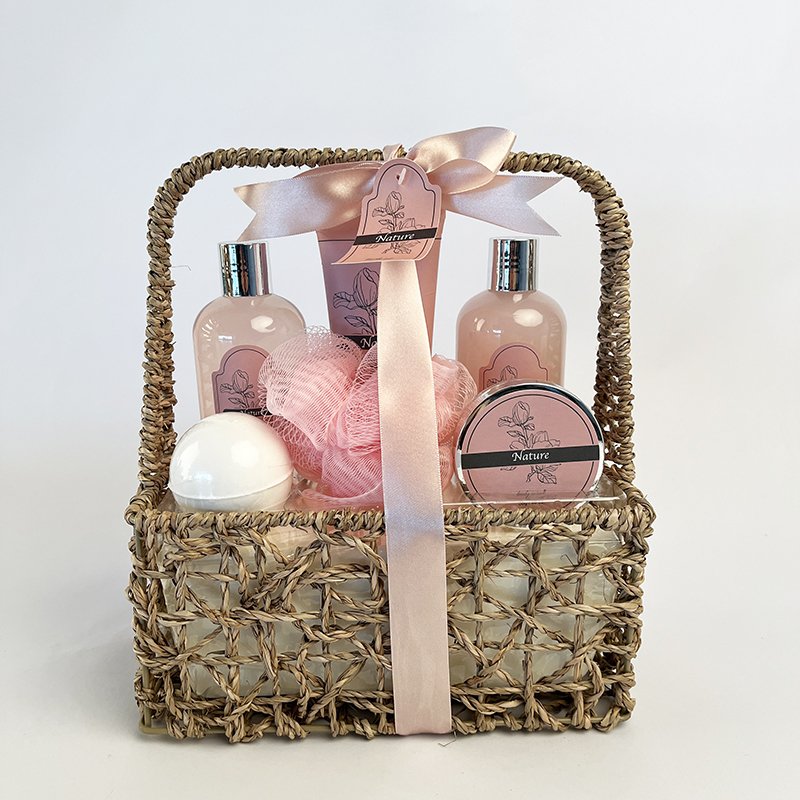 Fashion Luxury Wooden Basket Spa Gift Set Private Label Cleansing Moisturizing Bath Gift Set for Men Women