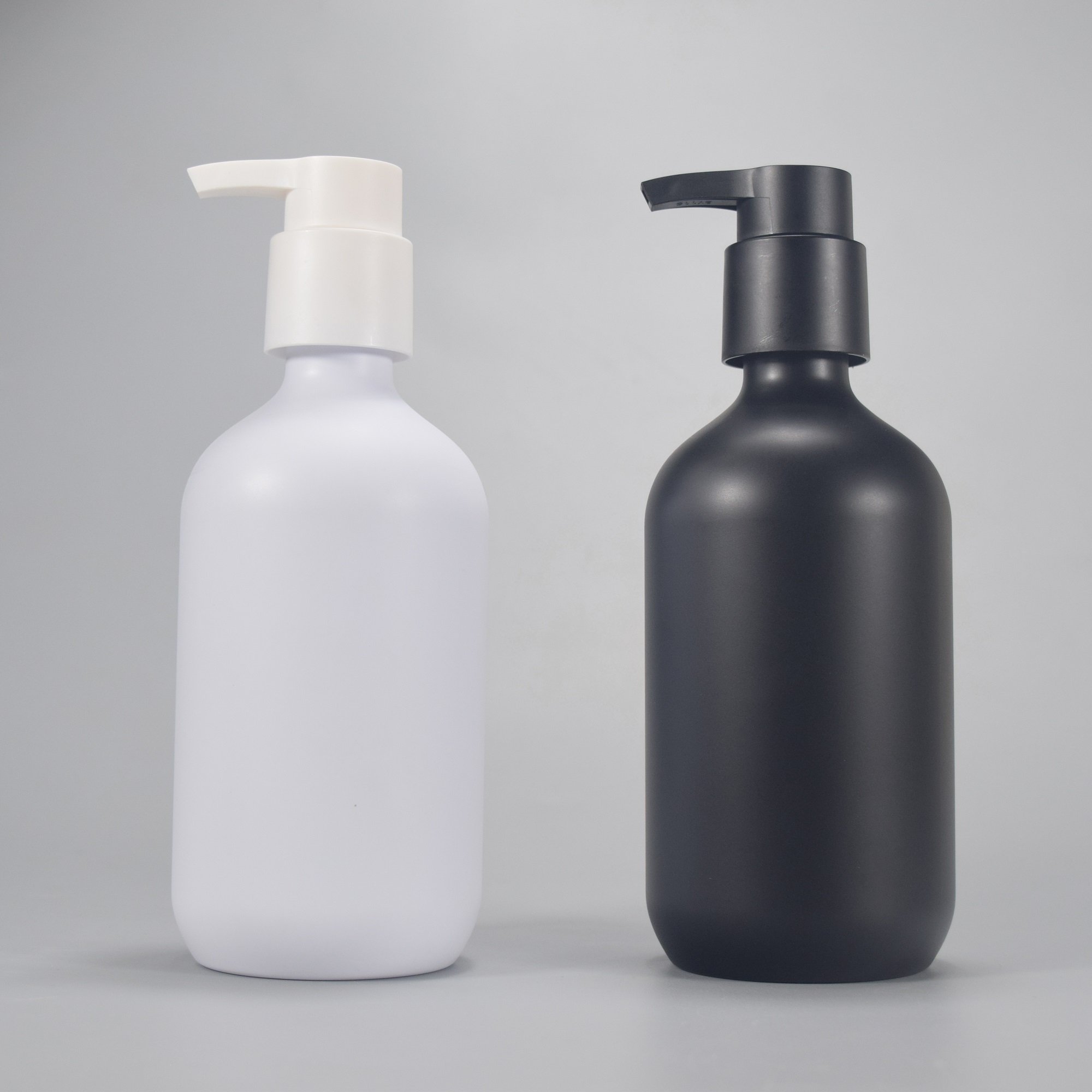 LOW MOQ 10pcs 300ml 500ml plastic bottle Shower Gel Bottle PET Frosted Clear Round Shape Shampoo Bottle Pump