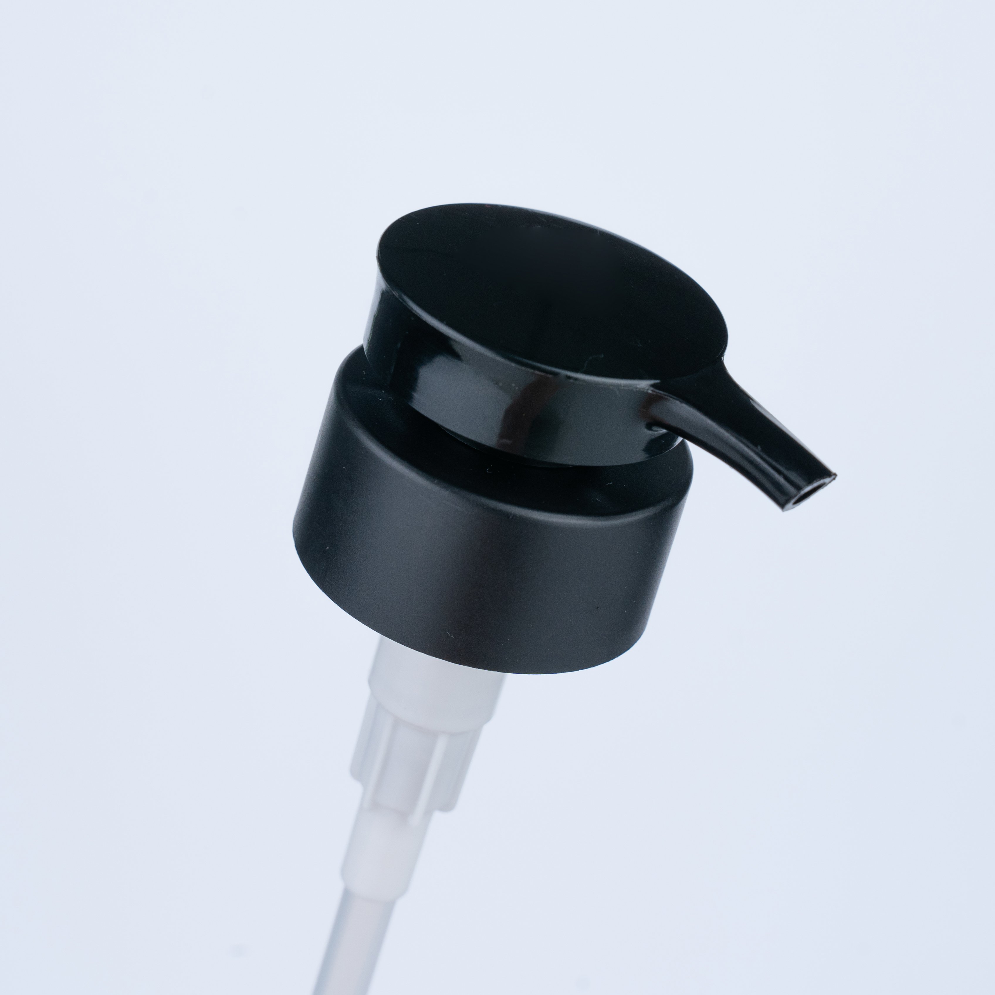 28/400 Black Hand Lotion Pump Dispenser Skin Care Liquid Soap Lotion Pump Conditioner Shower Gel Pump Dispenser