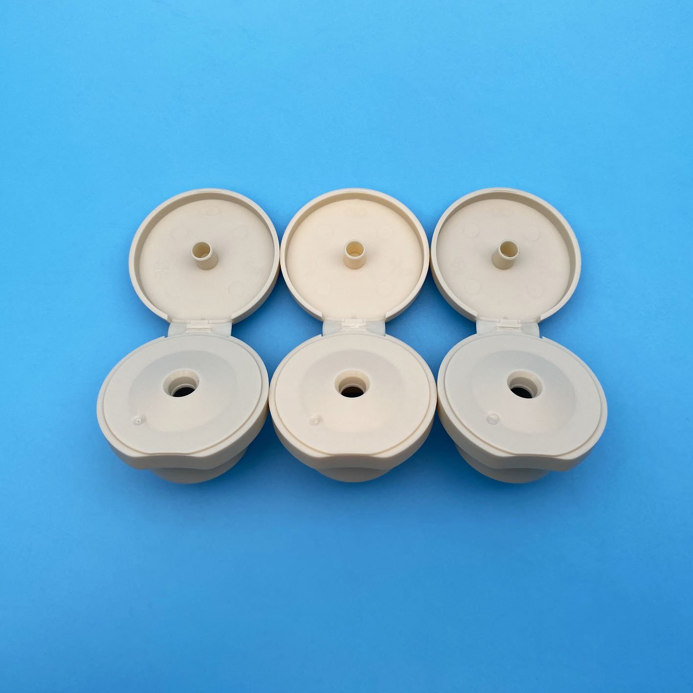 Factory Price Wholesale 24 MM Shower Gel Shampoo Plastic Bottle Caps Premium Matte Skin Feel Cap PP Scrub Flip Top Caps