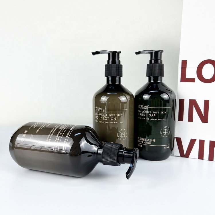 Tea Scent Hotel Toiletries Set Shower Gel Shampoo Kit PVC Customer Logo Printing Wholesale 300ml Shampoo and Conditioner White
