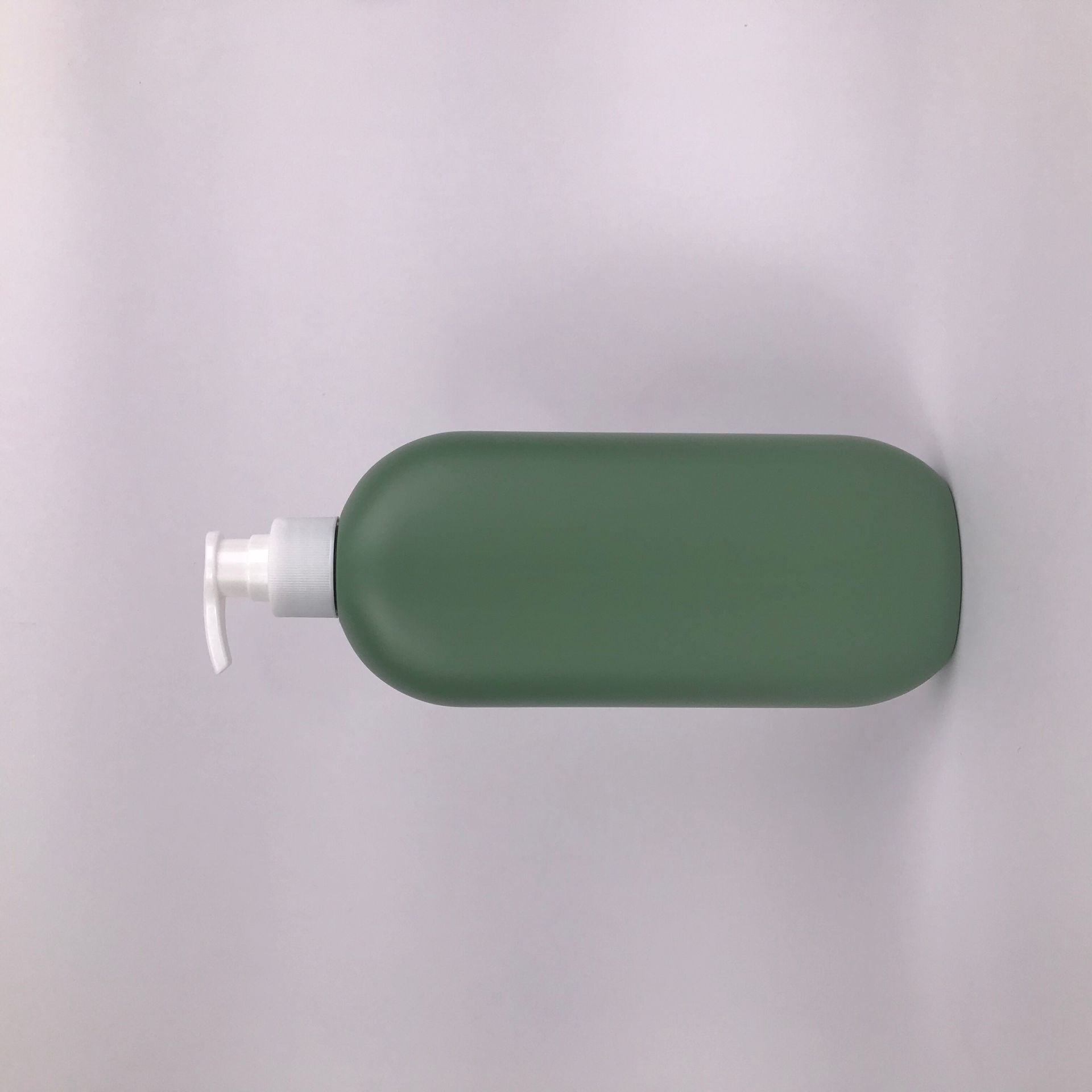 wholesale 500ml custom shampoo shower gel hand wash liquid soap bottle lotion pump bottle HDPE flat shape plastic bottle