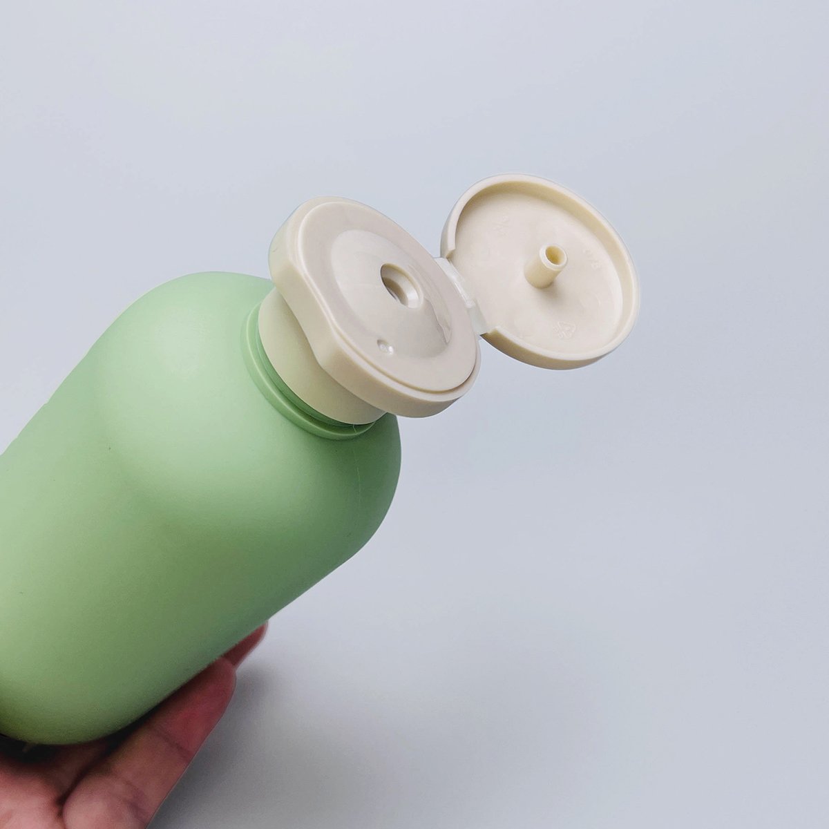 Empty Skincare Packaging 200ml 250ml 300ml 400ml 500ml Green Hdpe Plastic Lotion Bottle W/flip Cap For Shower Gel/shampoo