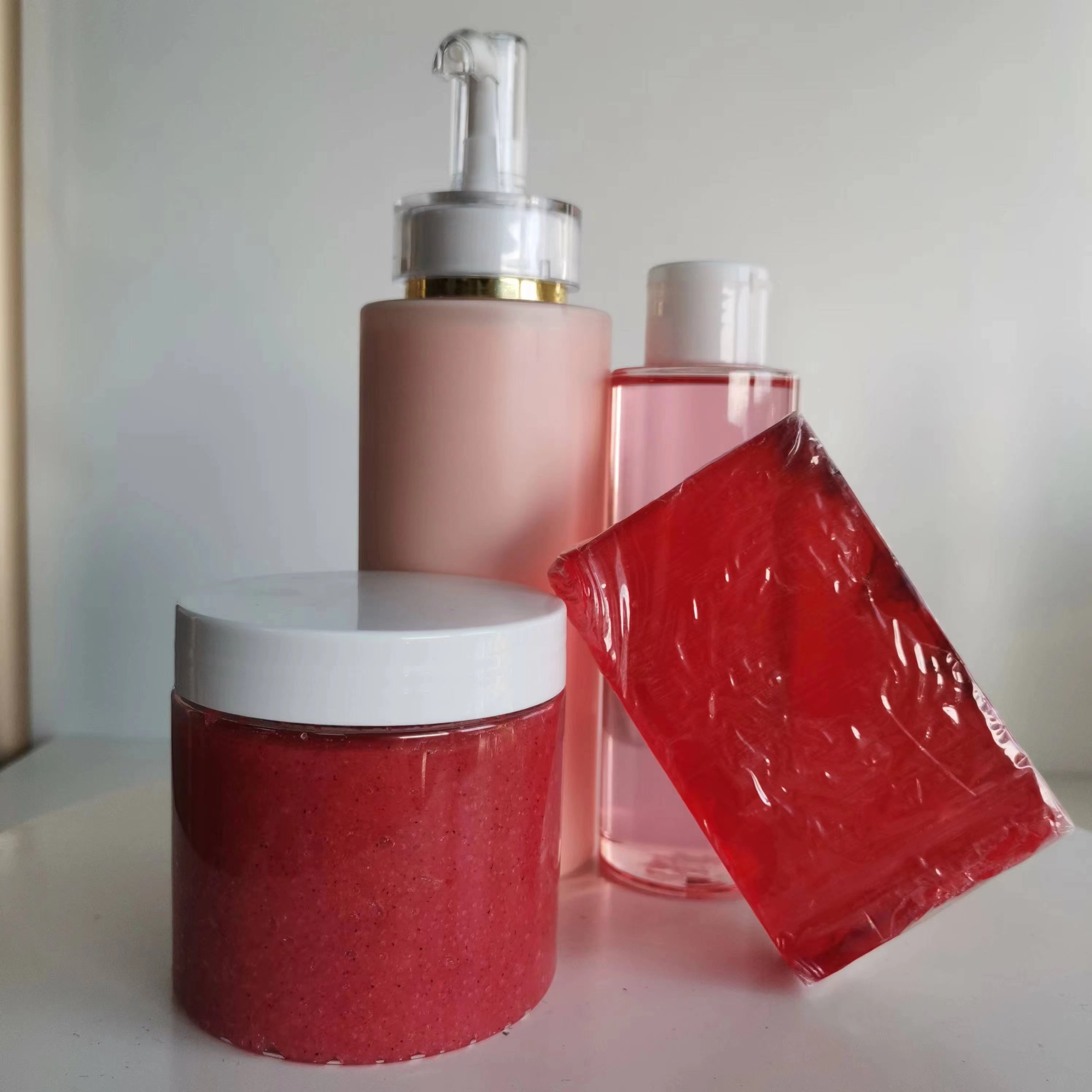 OEM/ODM Whitening and Moisturizing set Carrot Body Lotion Body Oil Exfoliate Strawberry Scrub Brighten Rose Soap for Beauty
