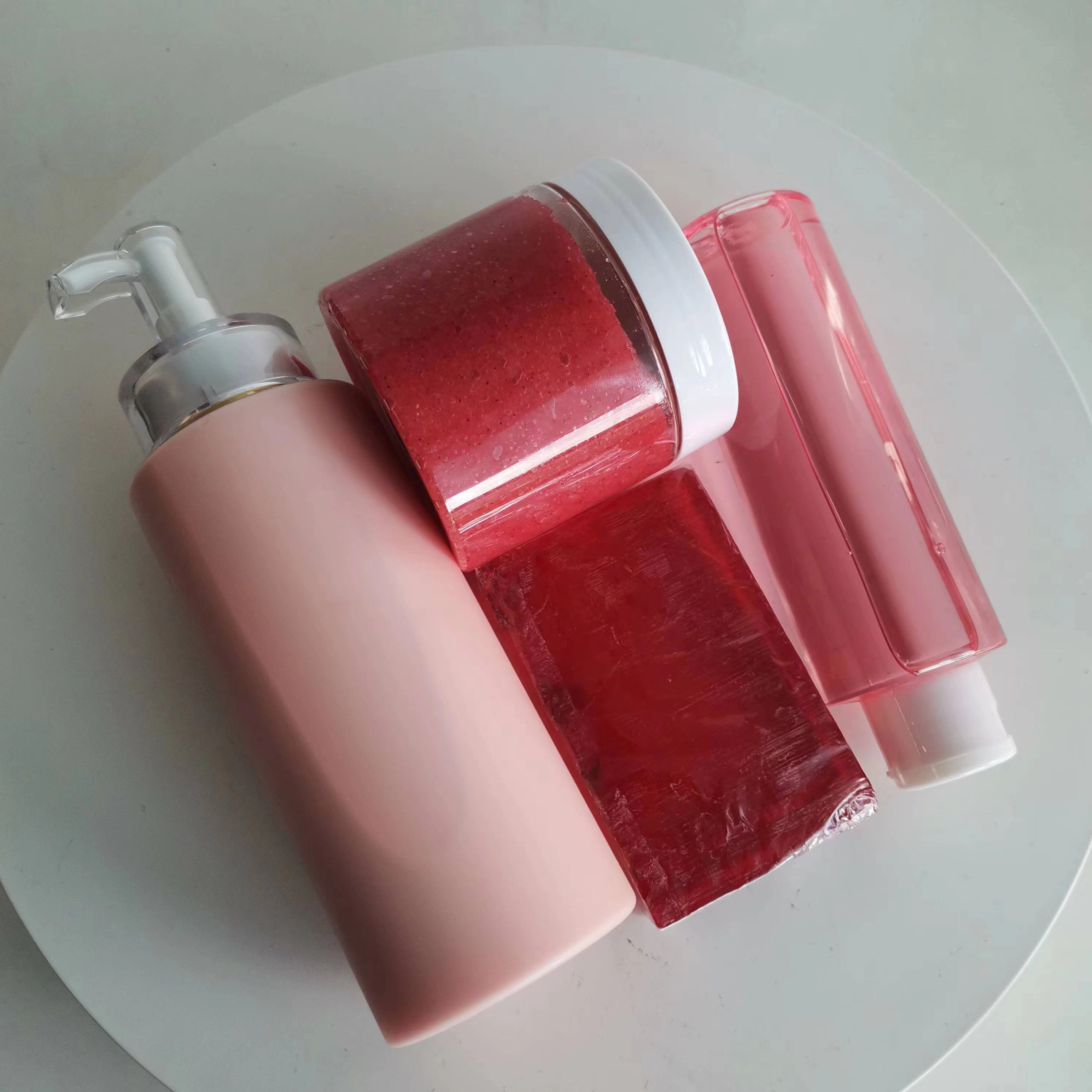OEM/ODM Whitening and Moisturizing set Carrot Body Lotion Body Oil Exfoliate Strawberry Scrub Brighten Rose Soap for Beauty