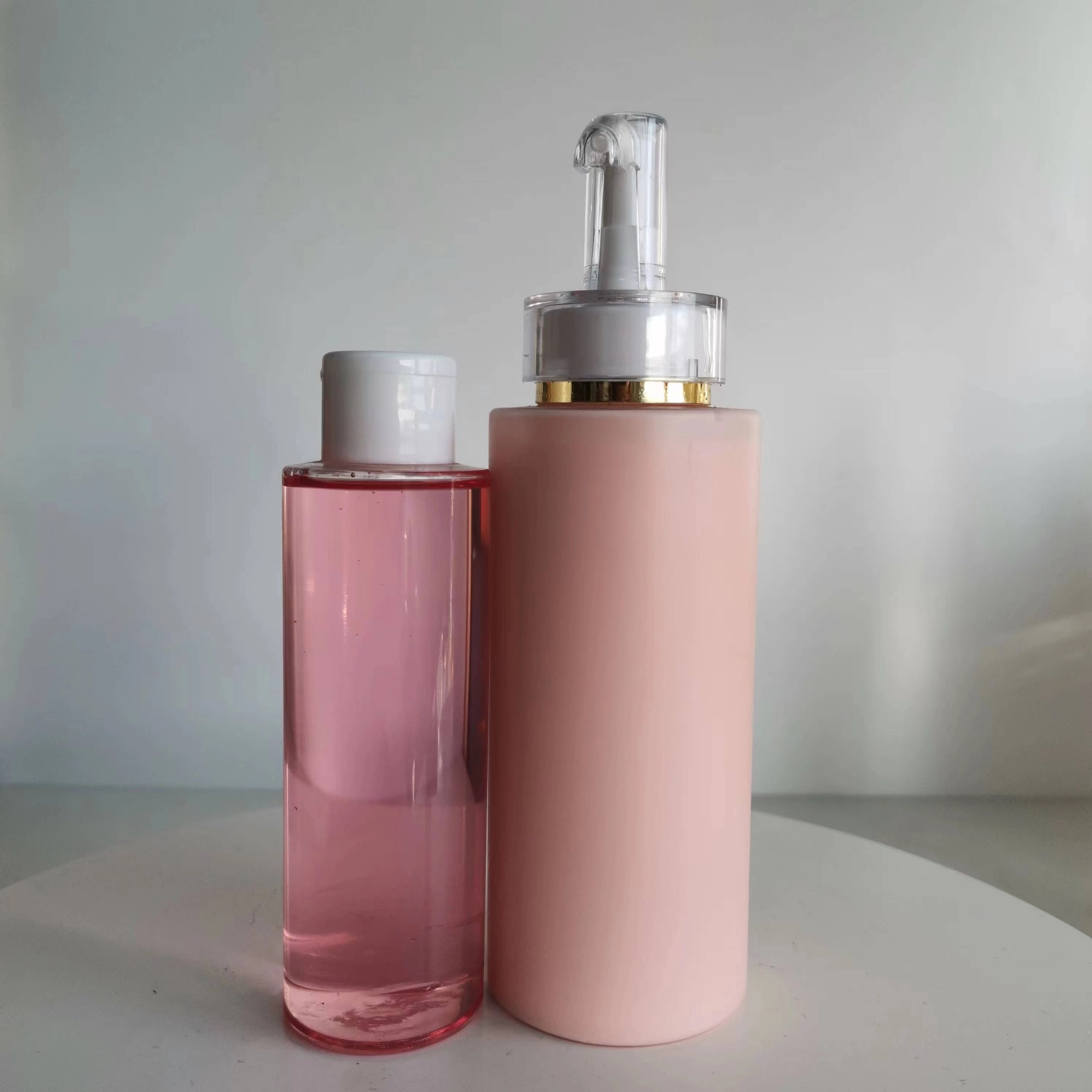 OEM/ODM Whitening and Moisturizing set Carrot Body Lotion Body Oil Exfoliate Strawberry Scrub Brighten Rose Soap for Beauty