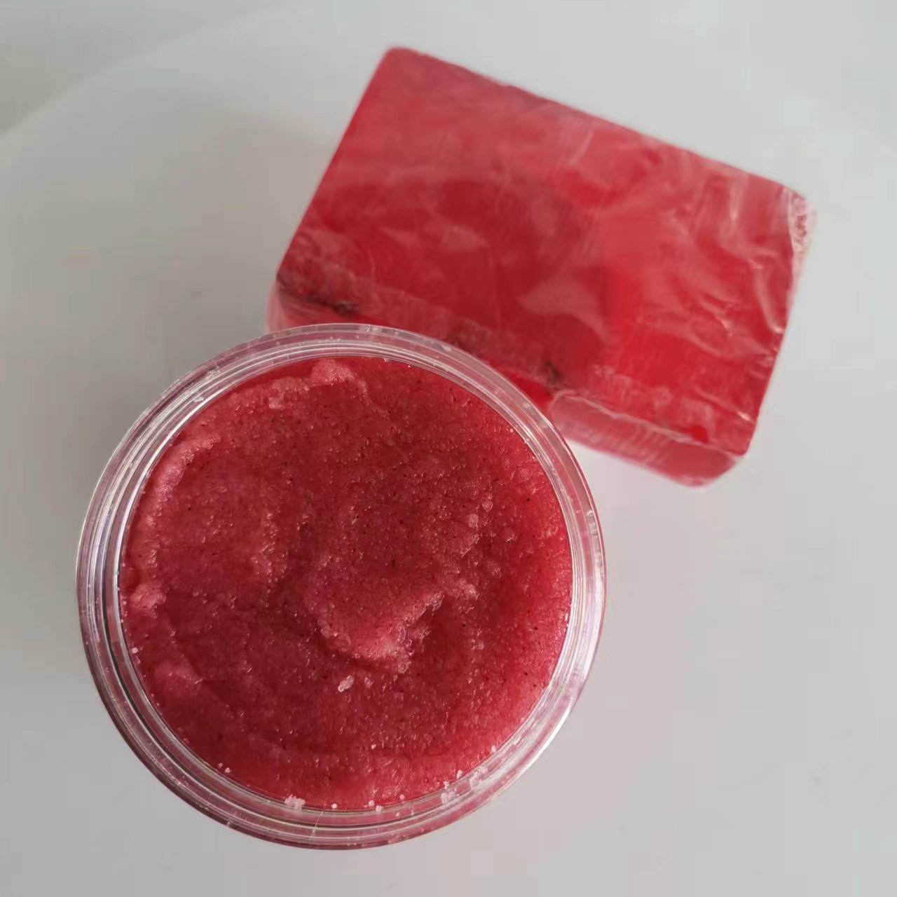 OEM/ODM Whitening and Moisturizing set Carrot Body Lotion Body Oil Exfoliate Strawberry Scrub Brighten Rose Soap for Beauty