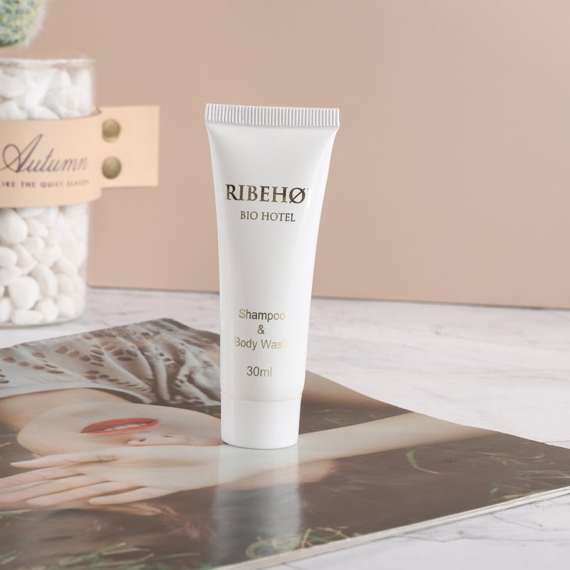 Customized Three Piece Bath Supplies for Pure White Hotel Shampoo and Body Wash Conditioner Body Lotion