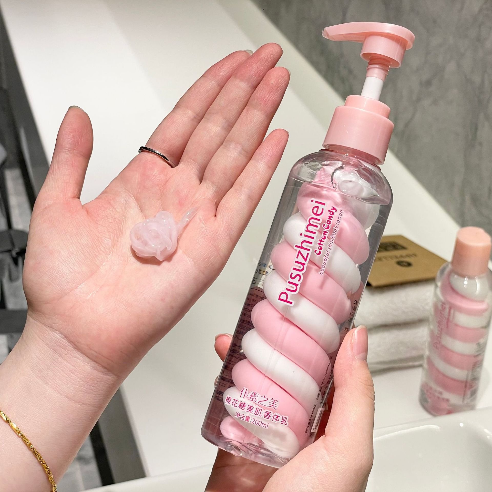 Wholesale Marshmallow Body Lotion Moisturizing Hydrating Refreshing Non Greasy Easy to Absorb Body Whiting Lotion Adult OEM 200