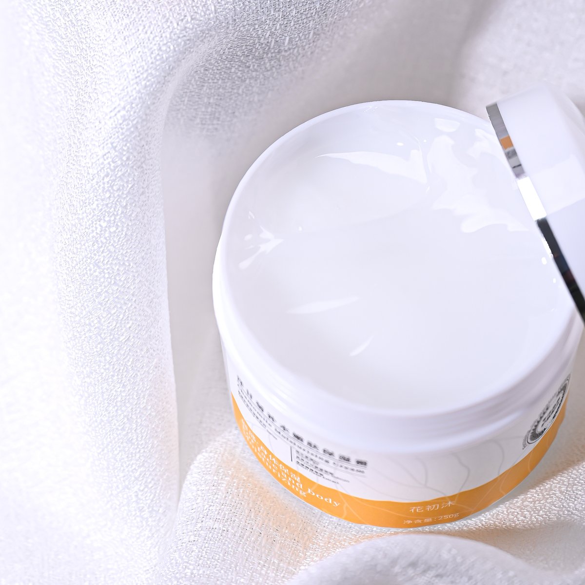 Body Lotion Moisturizing Cream Chamomile Extract Home Use Deep Nourishment Body Massage Cream Anti Wrinkle whitening cream