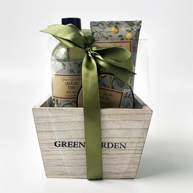 OEM Wholesale Luxury Valentines Natural Bubble Spa Shower Bath Gift Set Customizable Moisturizing and Cleansing Body Care