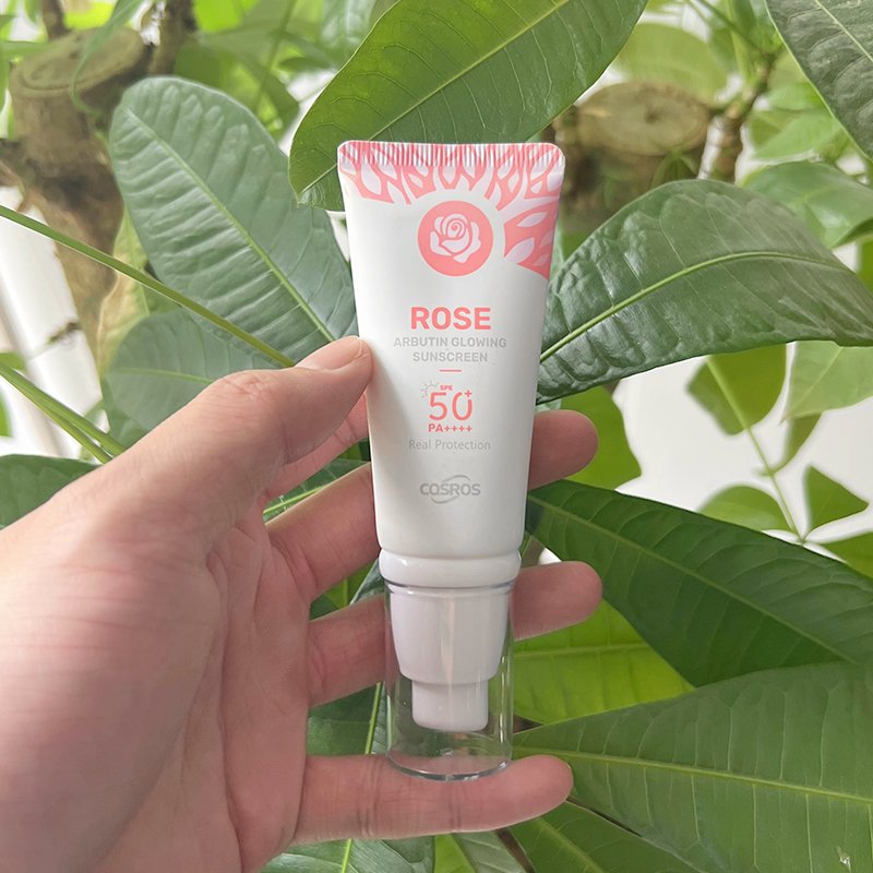 Wholesale Rose Arbutin Glowing Sunscreen SPF 50 For Face Anti UVA UVB Blue Lightening Brightening Glow Lotion OEM Custom