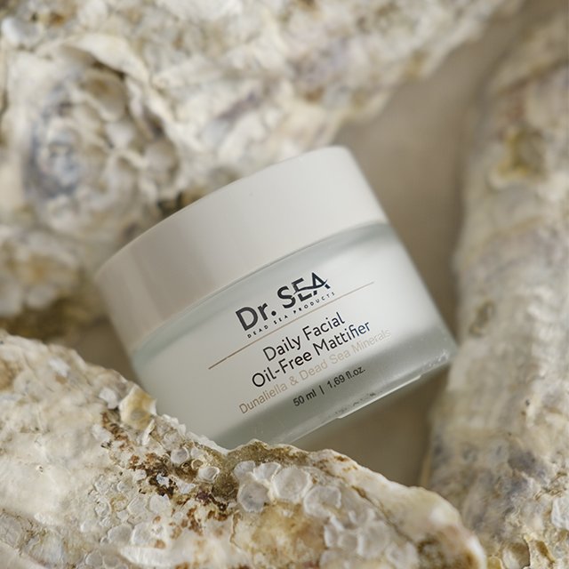 Dr.Sea Cosmetics Daily Facial Oil-Free Mattifier Face Cream With Dunaliella and Dead Sea Minerals Extracts Cream for Oily Skin