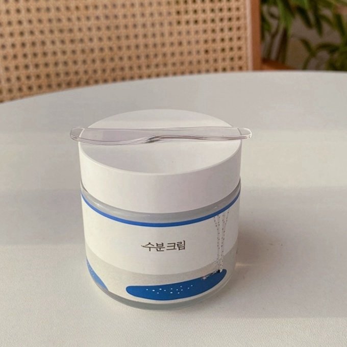Rounnd LAAB Moisturizing face cream for all skin types improves skin brightens skin