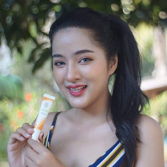 C9 Thailand Vitamin C Face Cream Moisturizing Acne Treatment Cream for Clear Skin 15g Helps Remove Acne and Lighten Skin