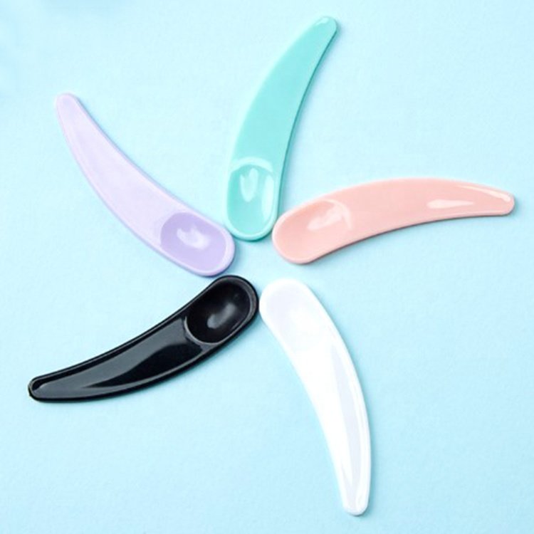 FYD Wholesale Small Plastic Spatula Spoon Scoops Stick Cosmetics Scraper Scoop FacialMask Cosmetics Spatula For Cream