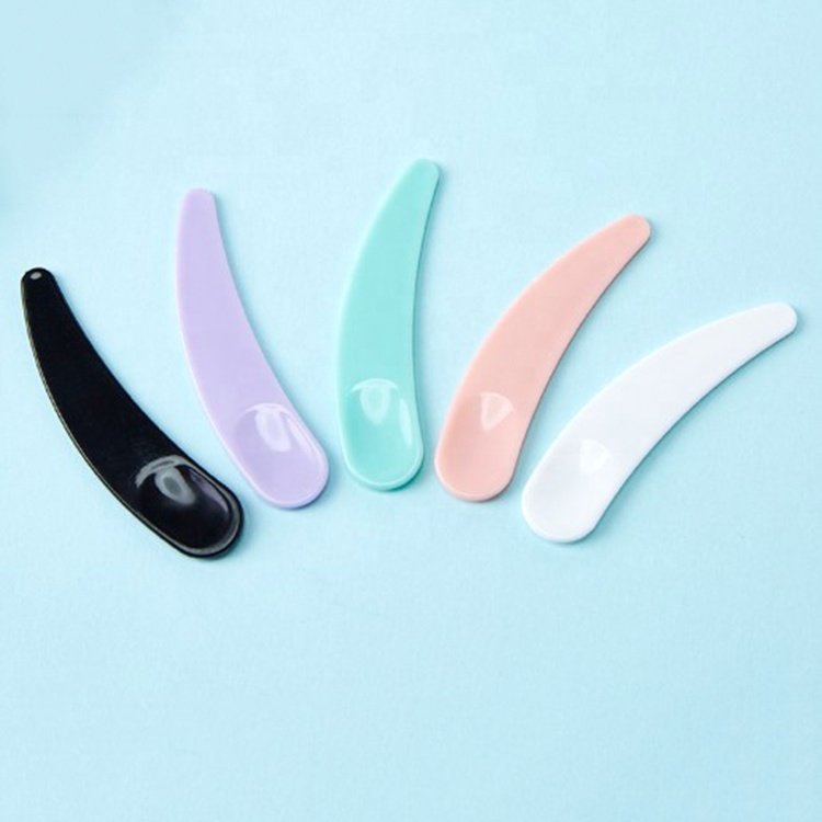 FYD Wholesale Small Plastic Spatula Spoon Scoops Stick Cosmetics Scraper Scoop FacialMask Cosmetics Spatula For Cream