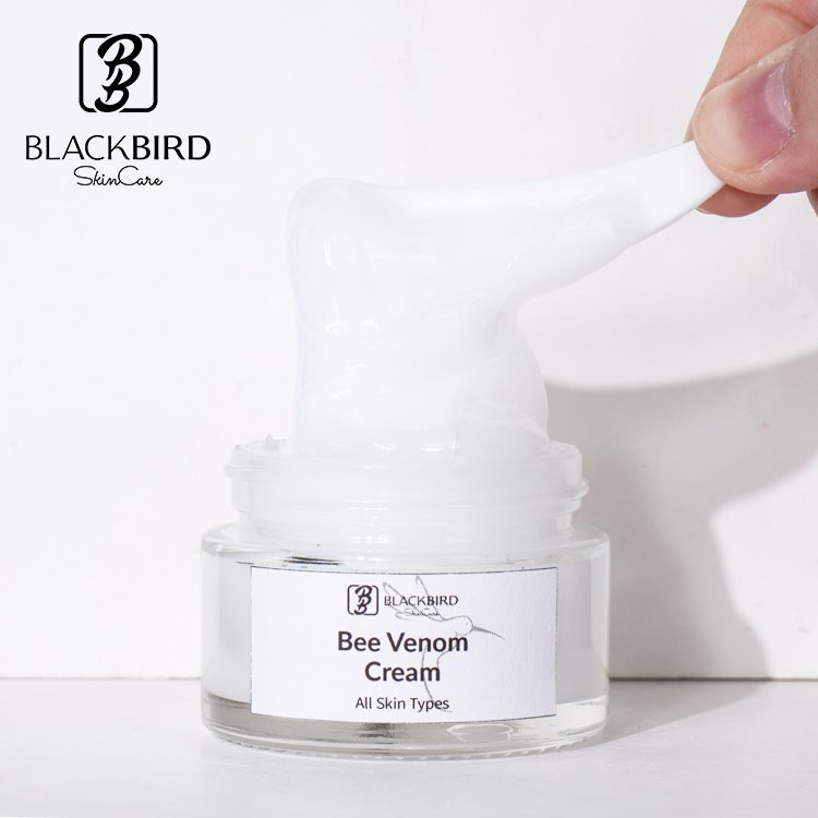 Private Label Moisturizing Vegan Bee Venom Day Moisturizer Dark Spot Remove Smoothing Face Cream OEM Day Face Moisturizer