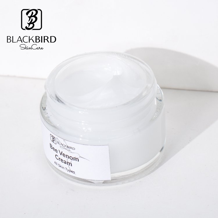 Private Label Moisturizing Vegan Bee Venom Day Moisturizer Dark Spot Remove Smoothing Face Cream OEM Day Face Moisturizer