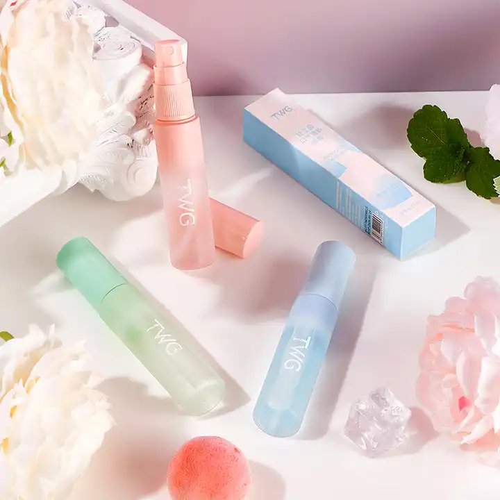 17ML Breath Spray Fresh Oral Care Fruit Mint Flavor Mouth Spray Portable Perfume Breath Spray Remove Bad Breath