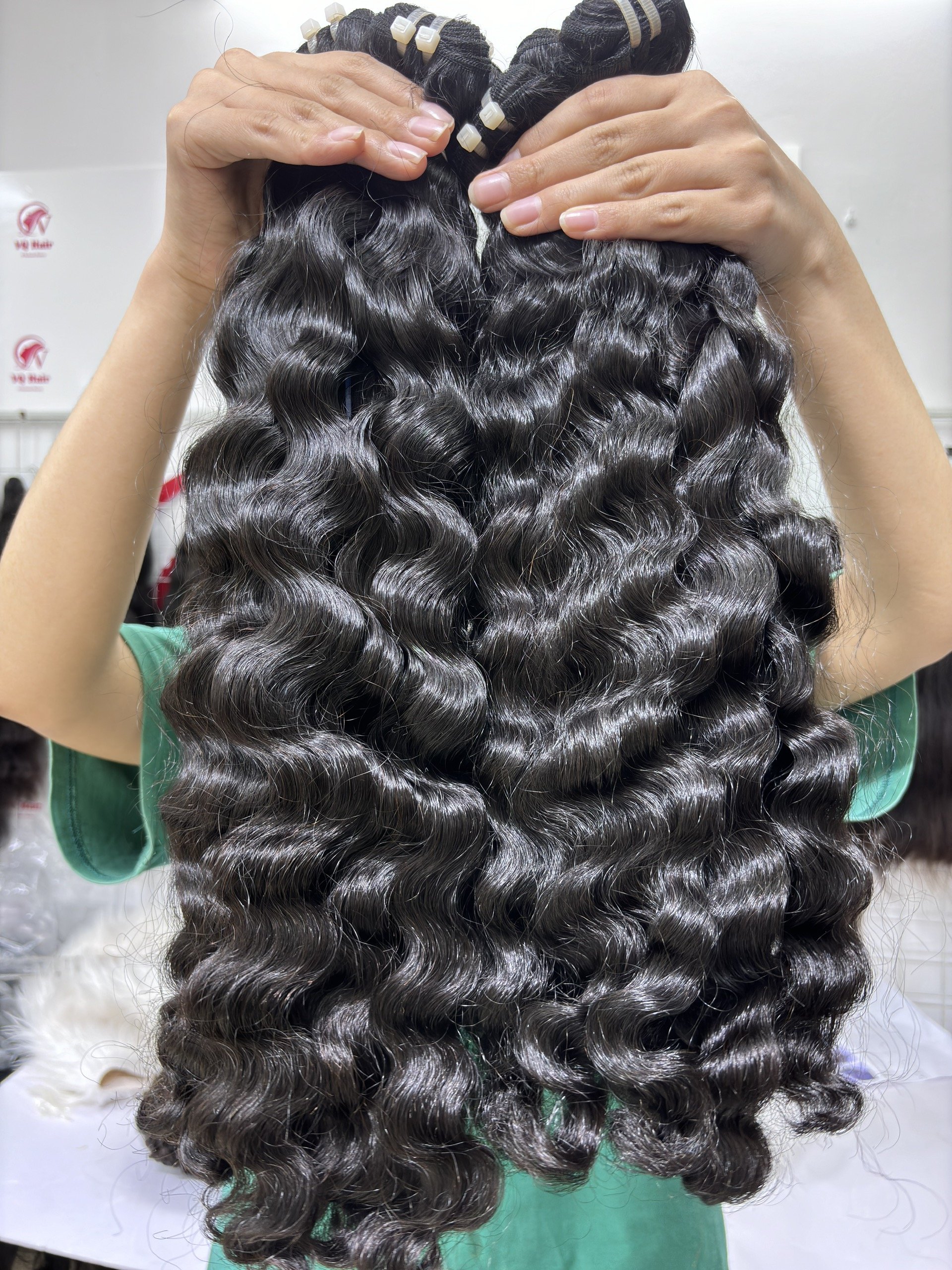 High Quality Raw Wavy Hair 100% Raw Vietnamese Unprocessed Single Donor Hair Loose Deep Wave Human Hair Extensions Wholesale