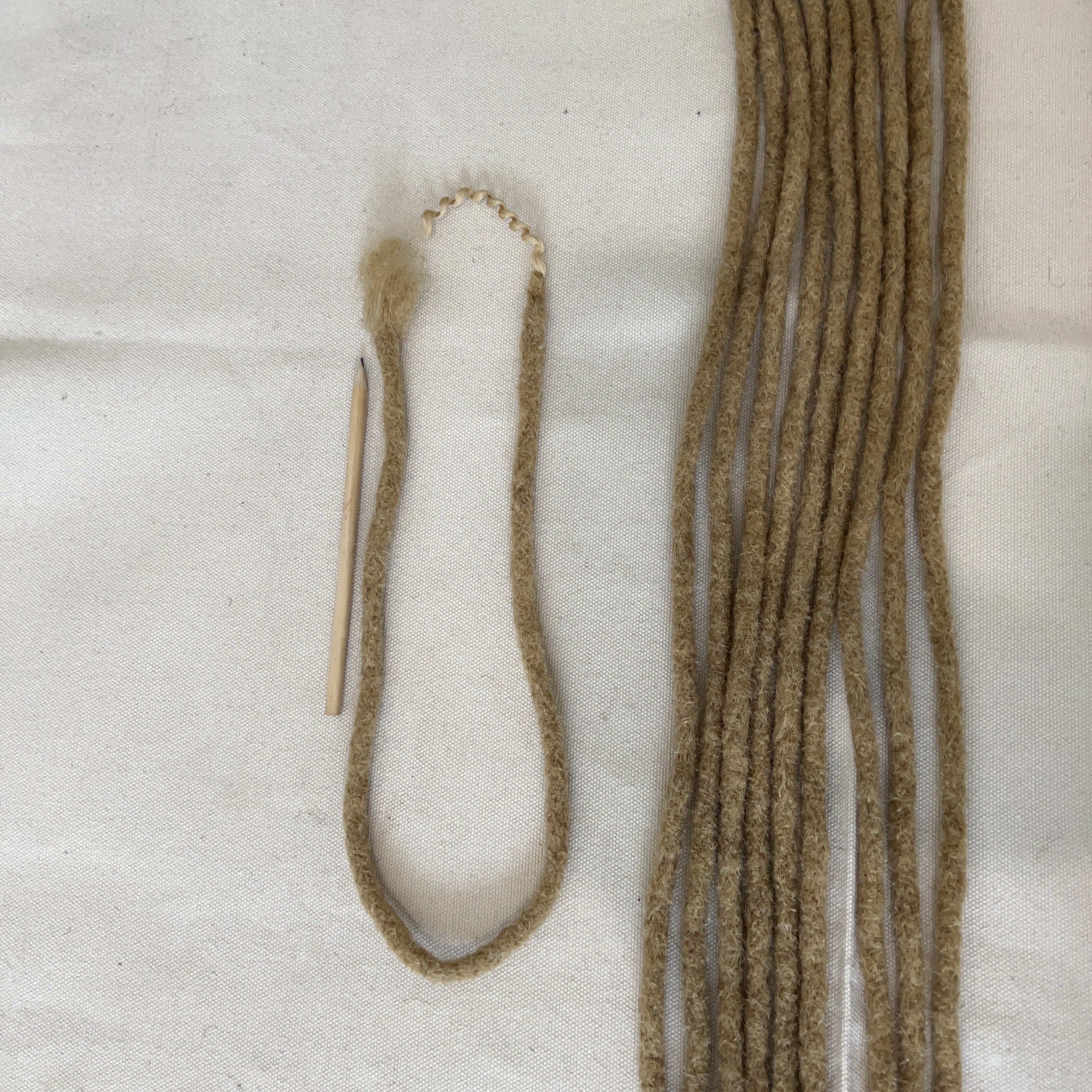 #613 color 28inch 1.2cm blonde curly ends real human hair locks for African black women braiding style Dreadlocks in stock