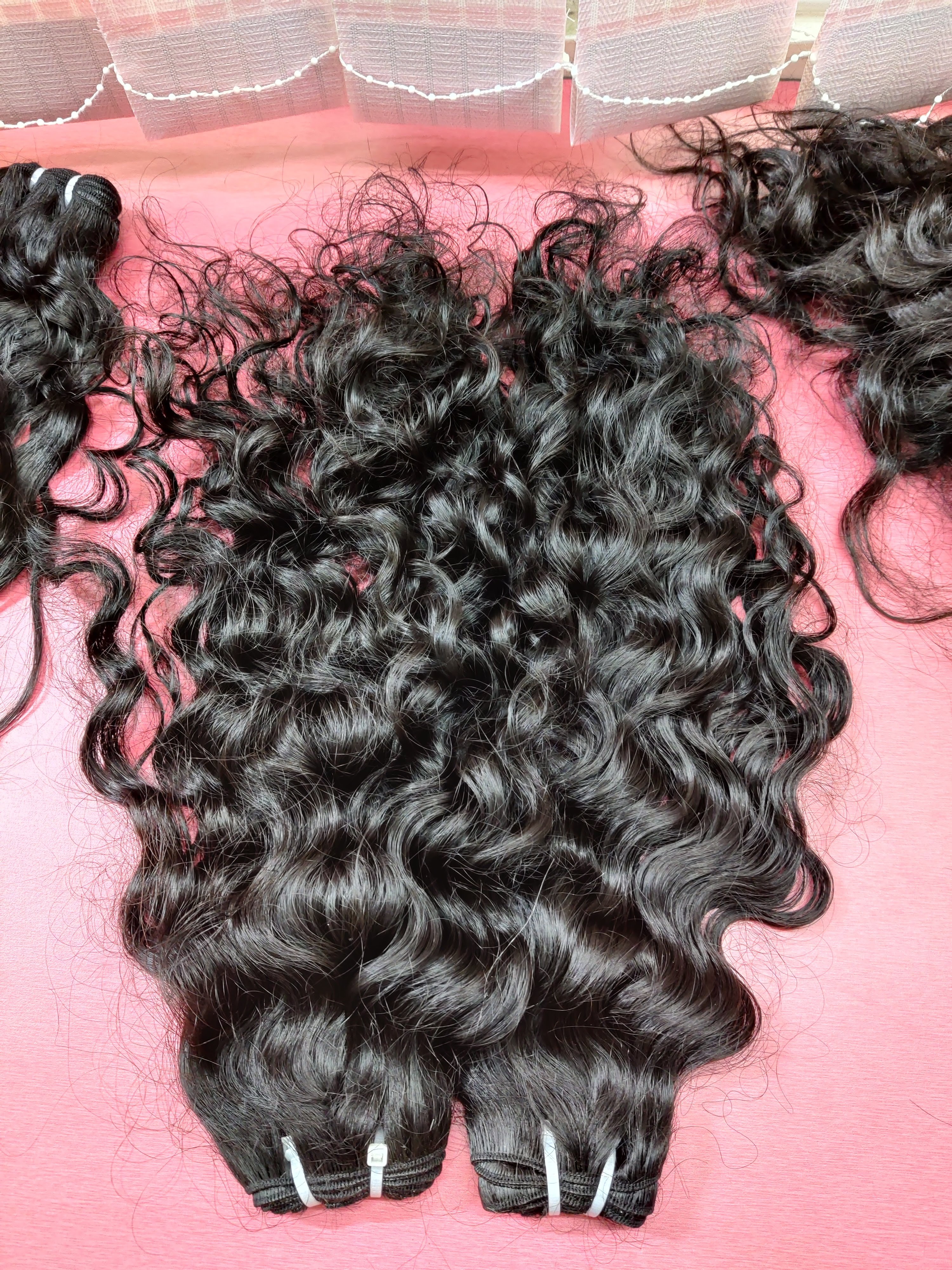 Natural Cyrly Raw Virgin Human Hair Bundles Extensions Kinky Curly Deep Wave Wig Model High Quality Kinky Curly Deep Wave Wig