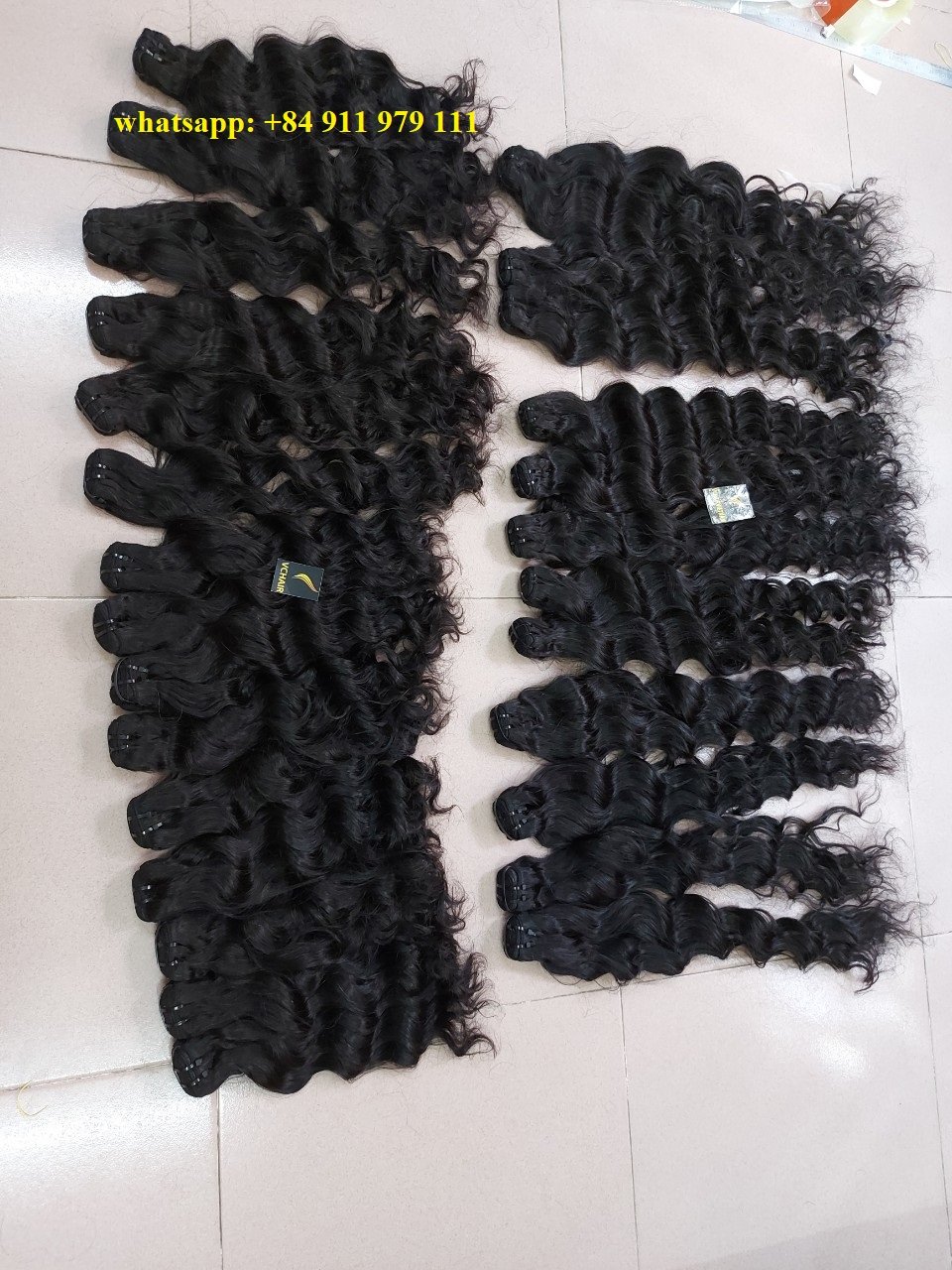 Wavy bundle hair extensions with reall transparent lace closure 6x6 closure 100% human vietnamese hair
