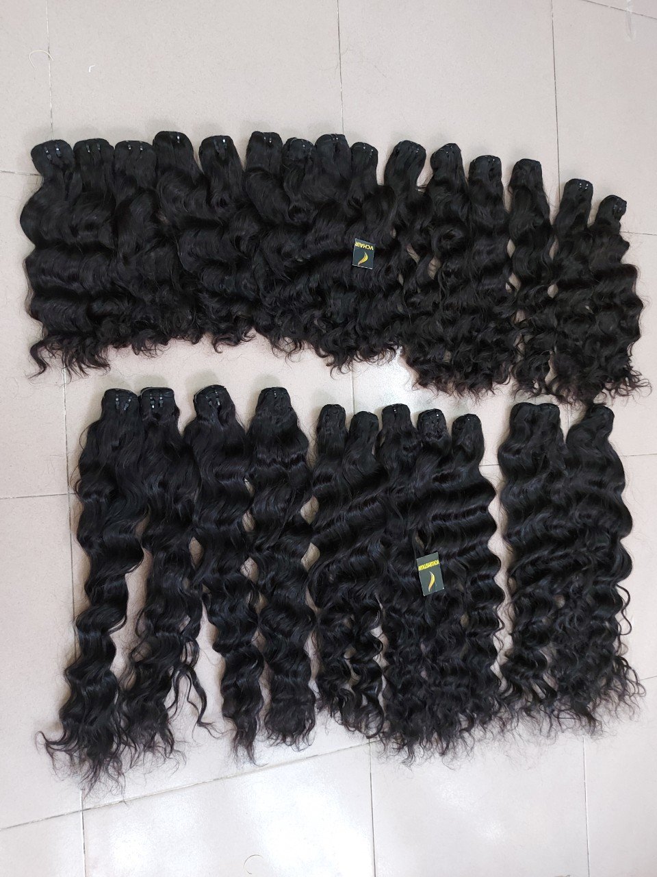 Wavy bundle hair extensions with reall transparent lace closure 6x6 closure 100% human vietnamese hair