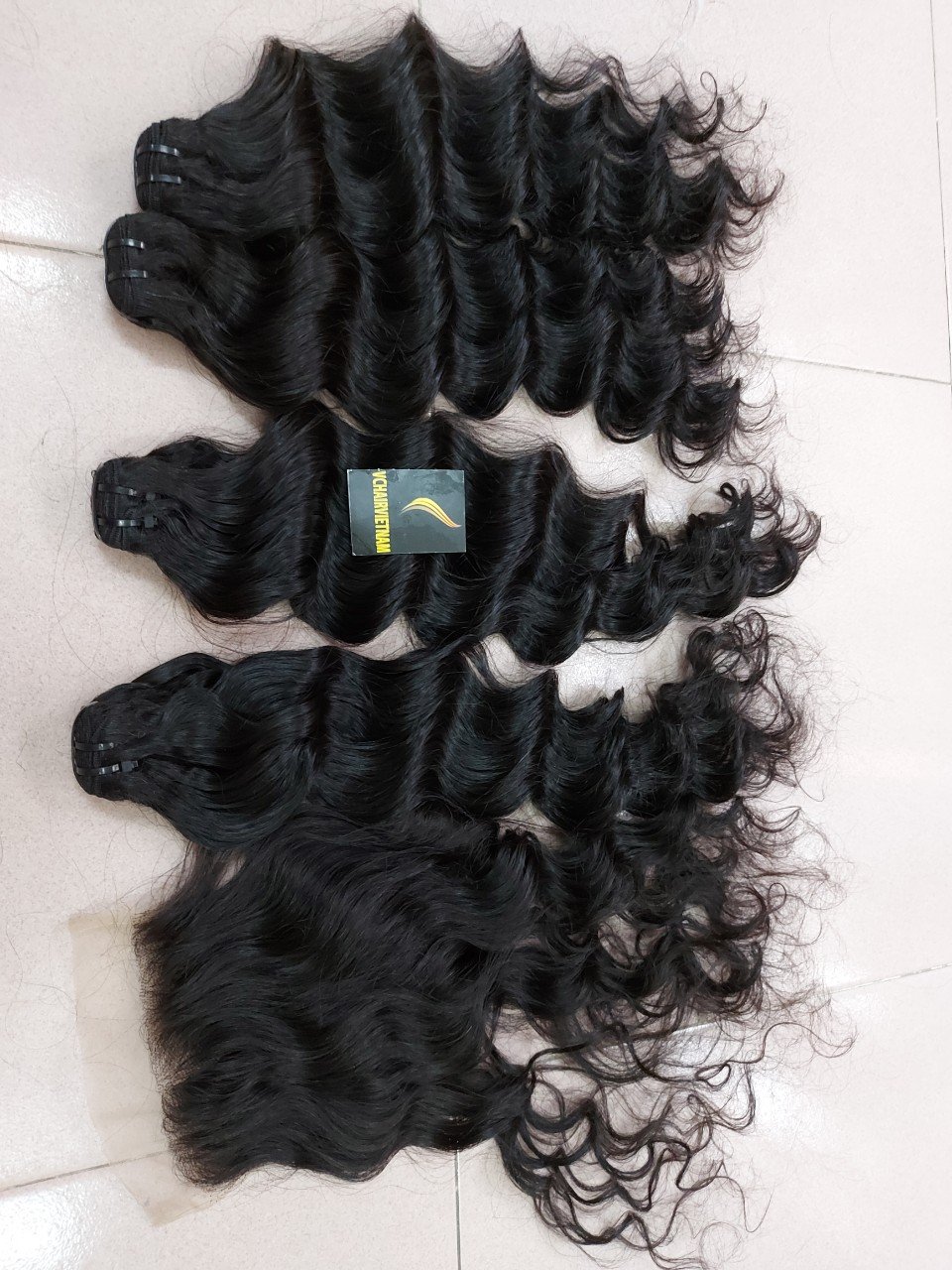 Wavy bundle hair extensions with reall transparent lace closure 6x6 closure 100% human vietnamese hair