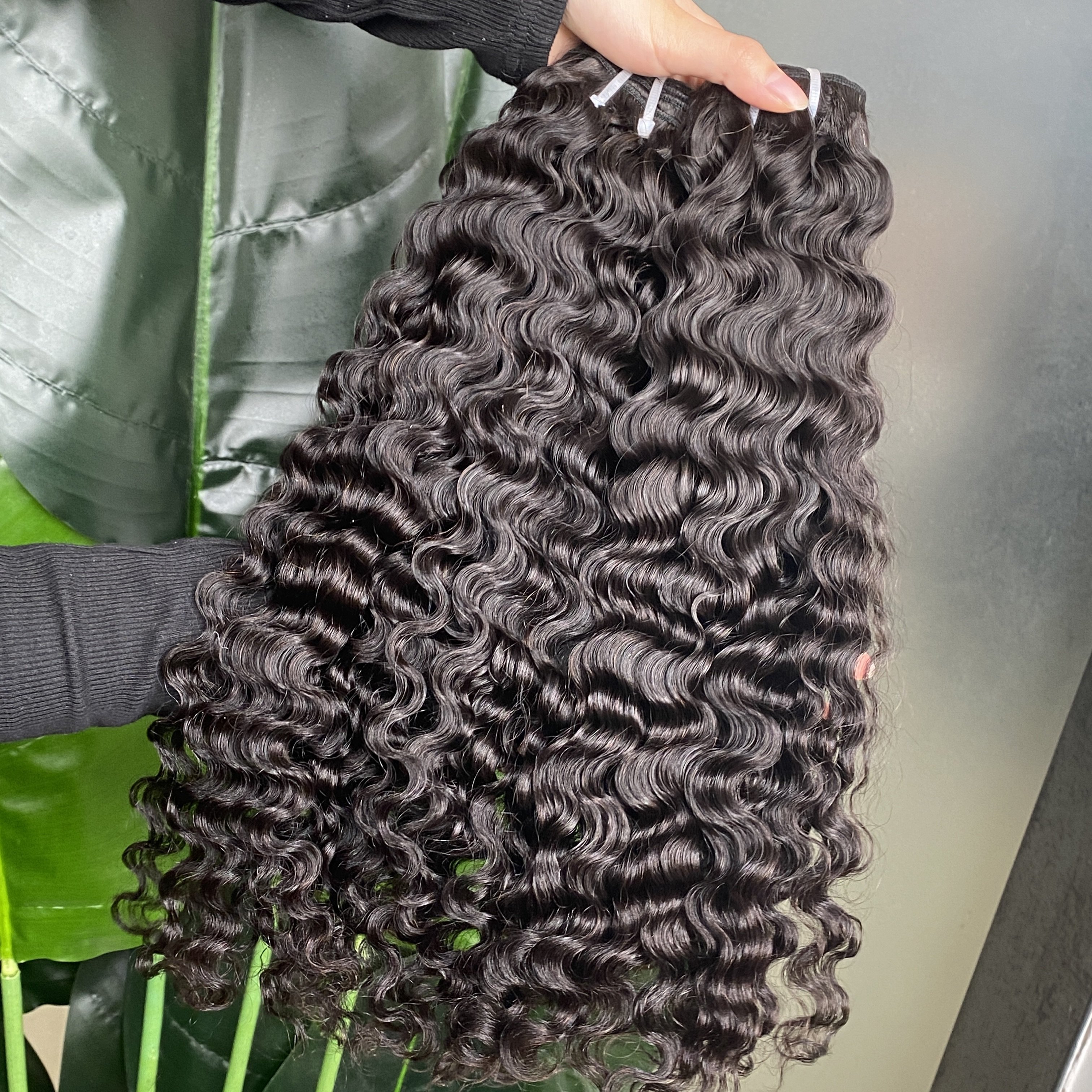wholesale 12a Vietnamese Cambodia 100% raw remy virgin human hair extension natural black color burmese curly hair bundles