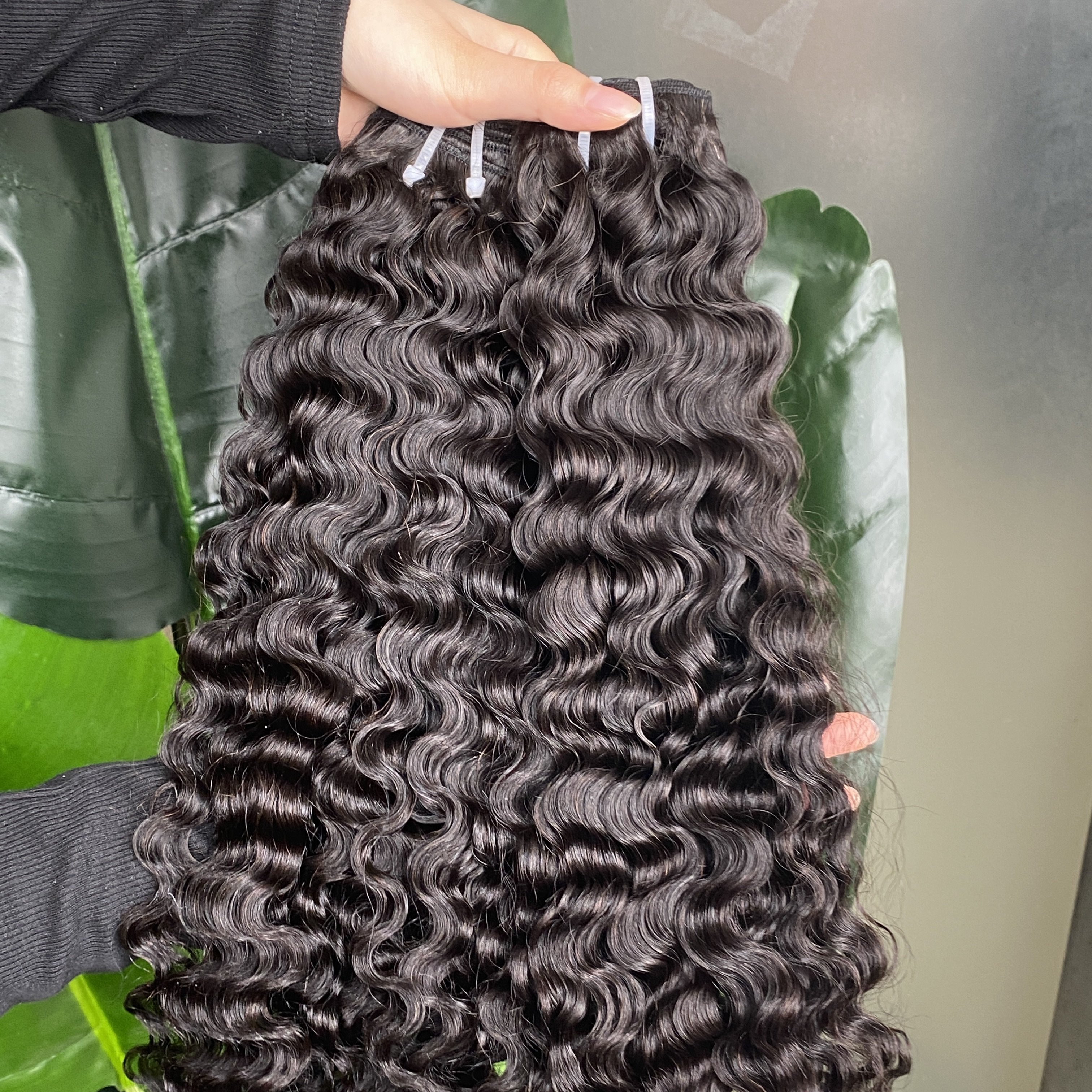 wholesale 12a Vietnamese Cambodia 100% raw remy virgin human hair extension natural black color burmese curly hair bundles