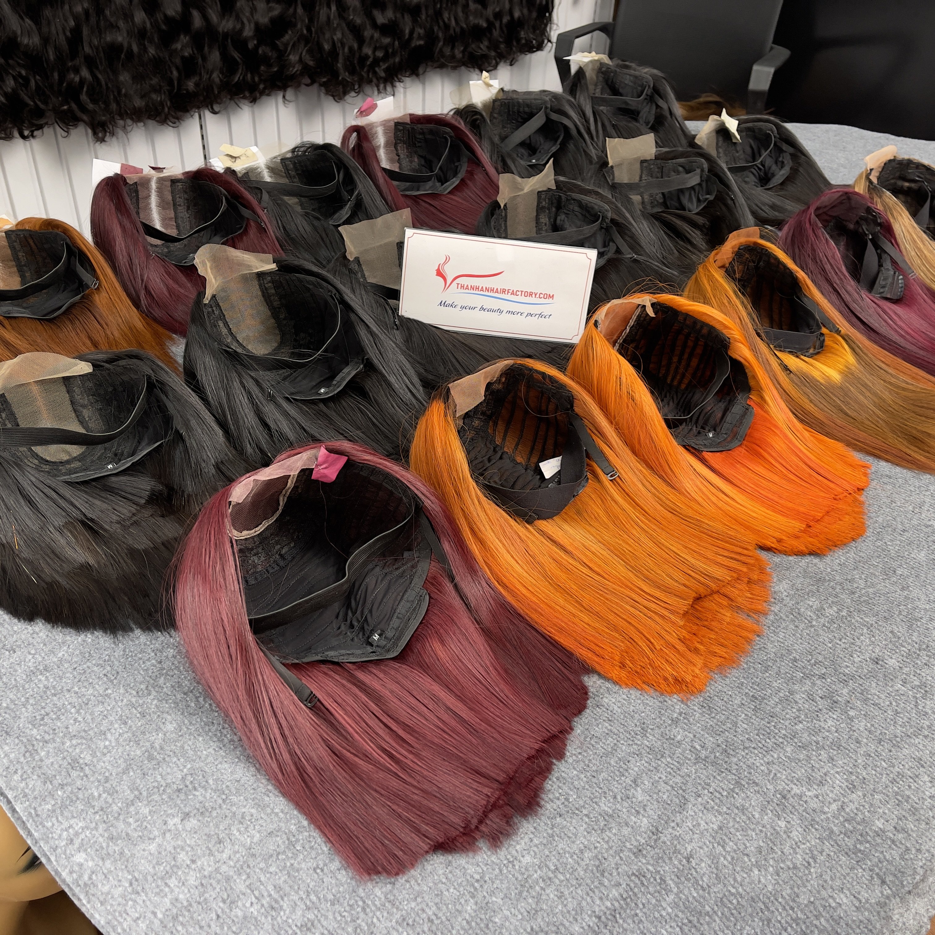Wholesale 100% Vietnamese Raw Colored Human Hair Extensions Tangle-Free Bone Straight Wig Bundles Shed-Free Available