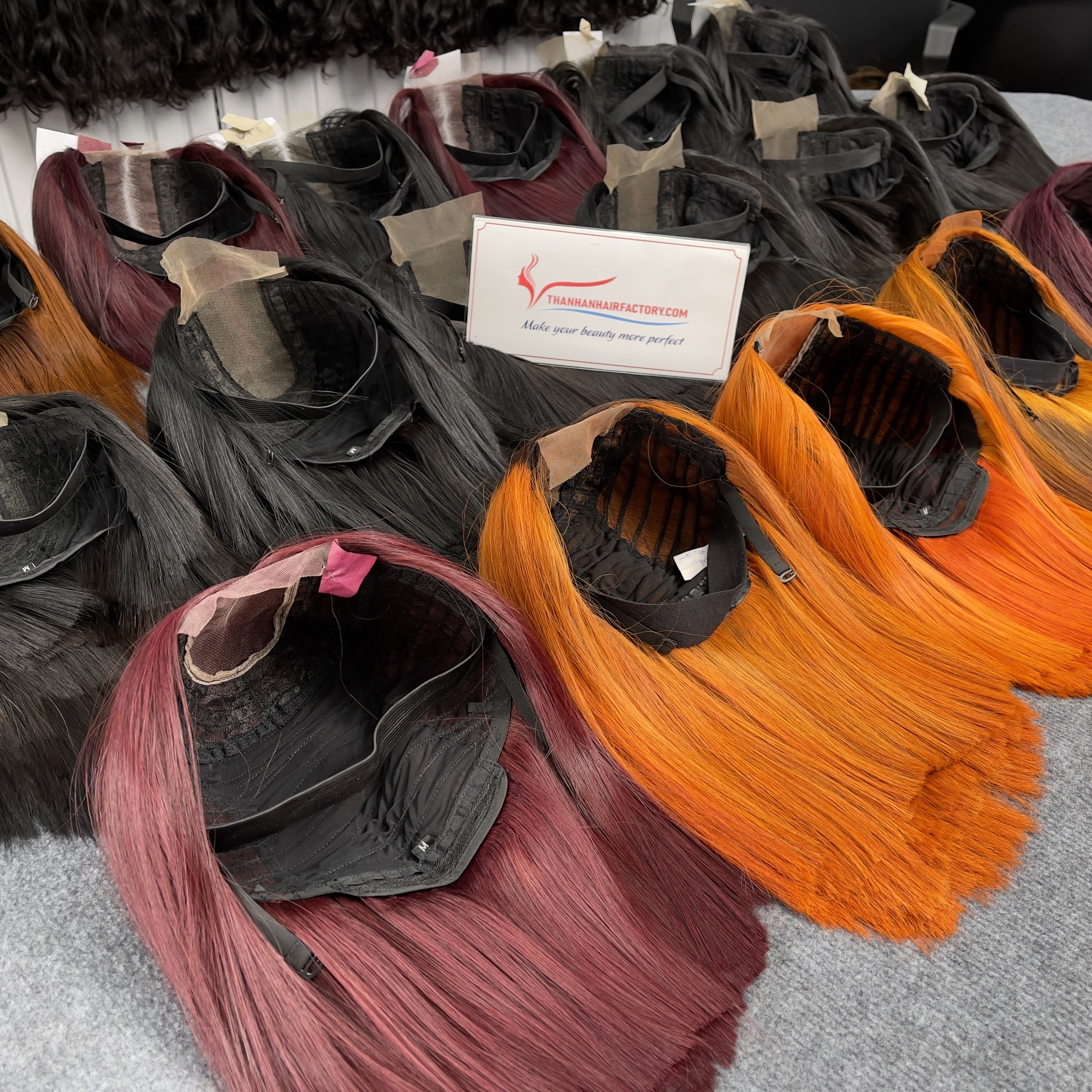 Wholesale 100% Vietnamese Raw Colored Human Hair Extensions Tangle-Free Bone Straight Wig Bundles Shed-Free Available