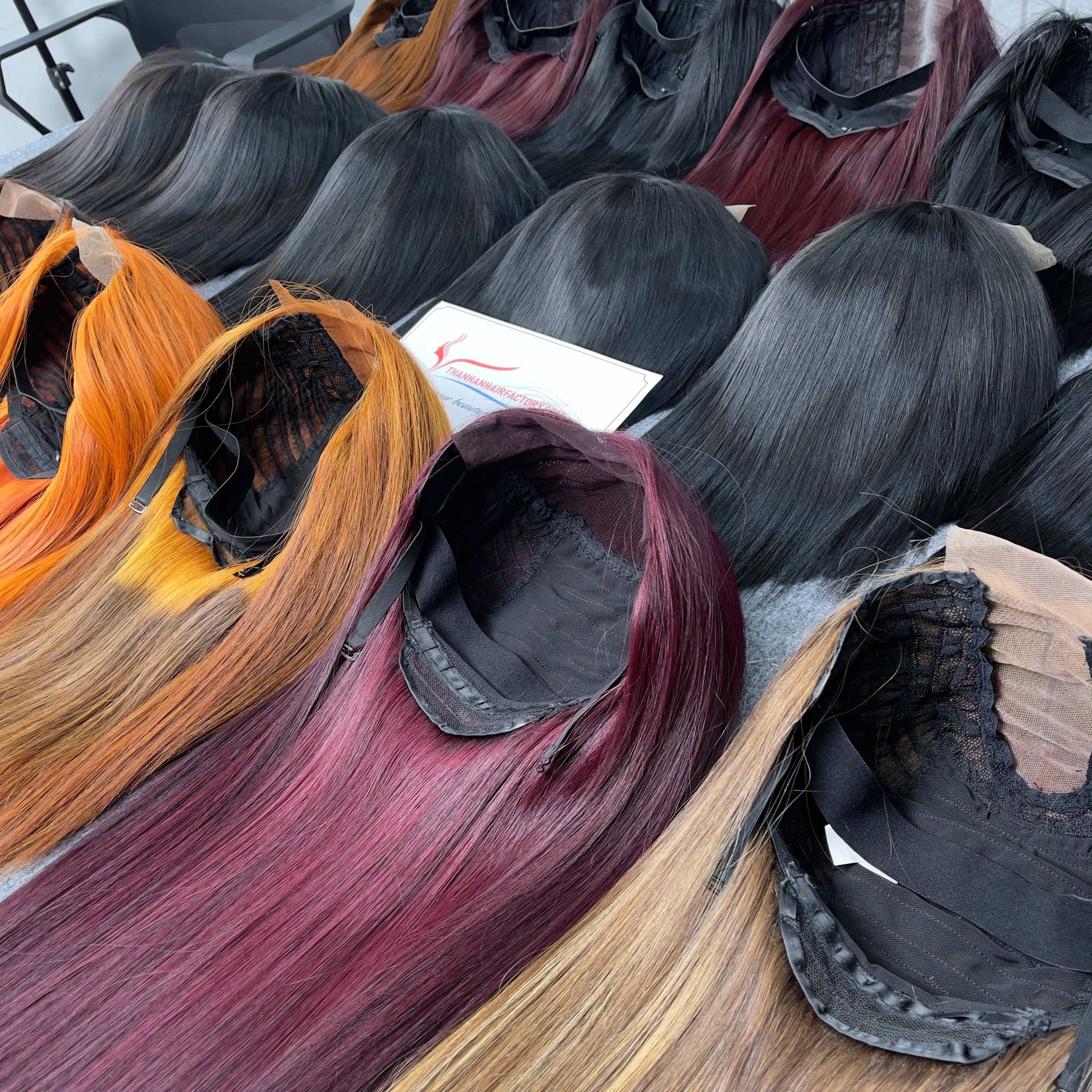 Wholesale 100% Vietnamese Raw Colored Human Hair Extensions Tangle-Free Bone Straight Wig Bundles Shed-Free Available