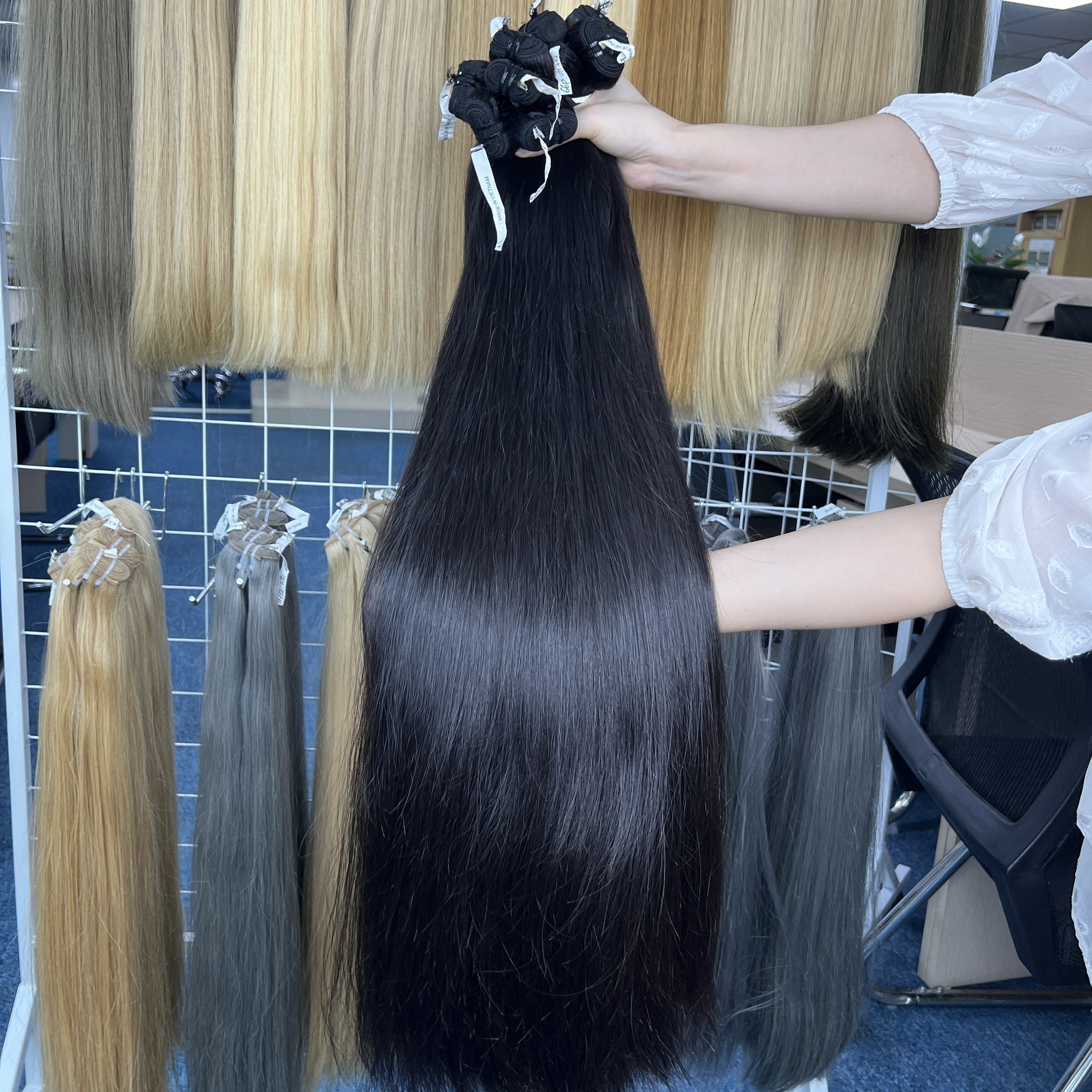 Bulk Straight wholesale raw hair weave bundle Human Hair Extensions silky and shiny Vietnamese human hair