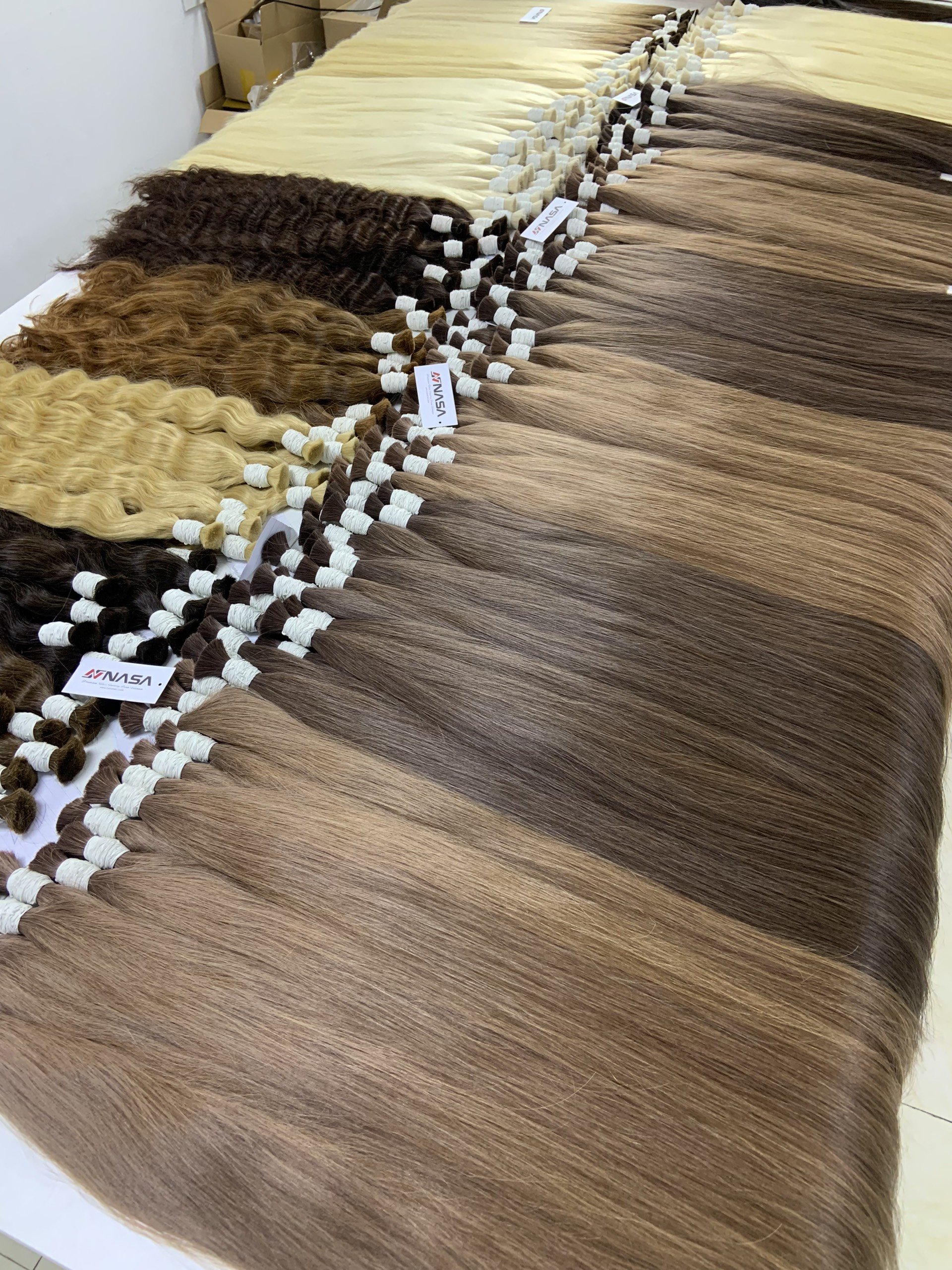 Hair Extensions Dyed Straight and Natural Wave Styles Silky Straight Wave Bulk Hair Weft