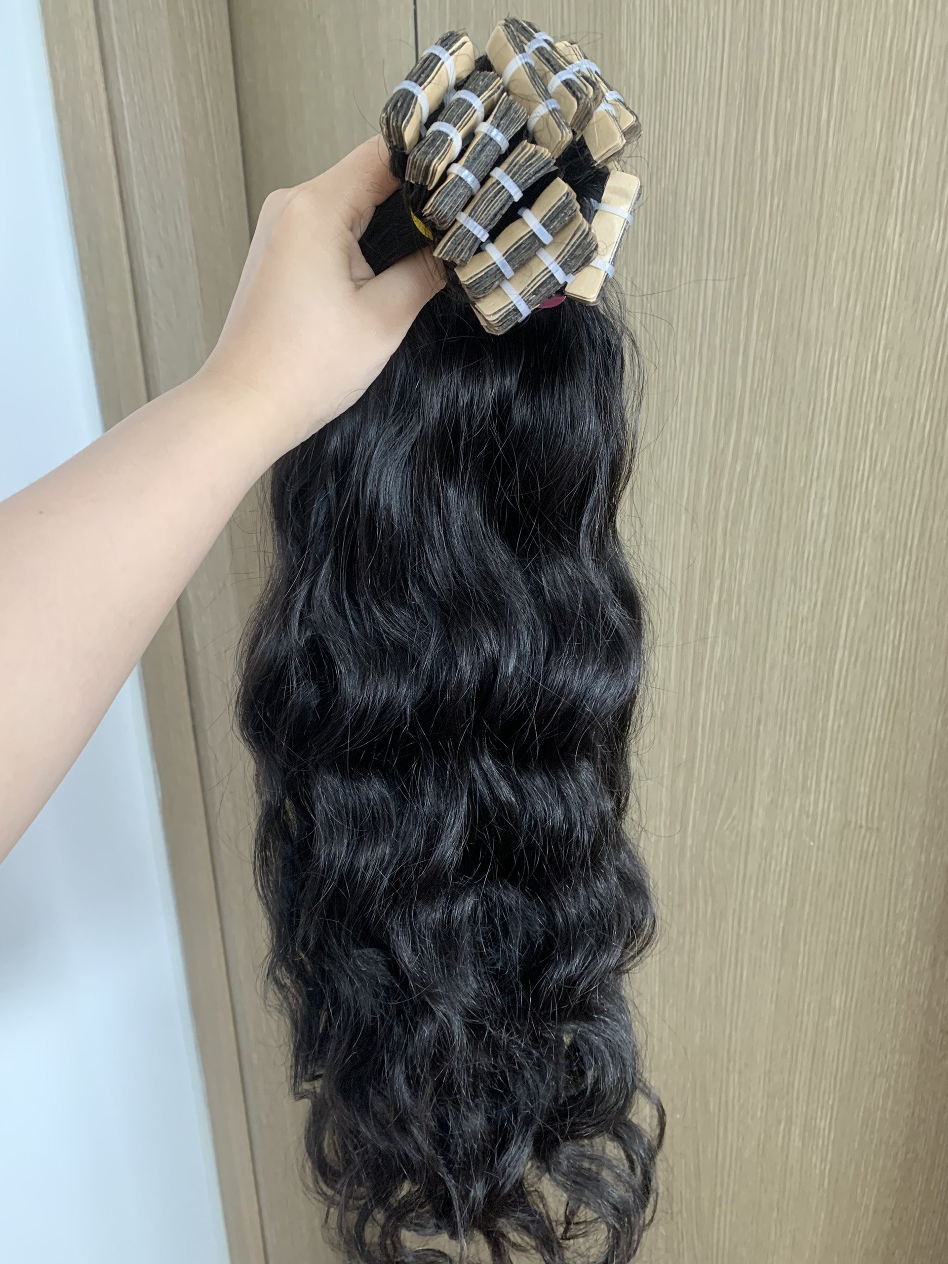 Wholesale Hot Selling Natural wavy Human Hair Extensions, Hair Cuticle with Tape Ins Extension, Natural Tape In Hair Exte