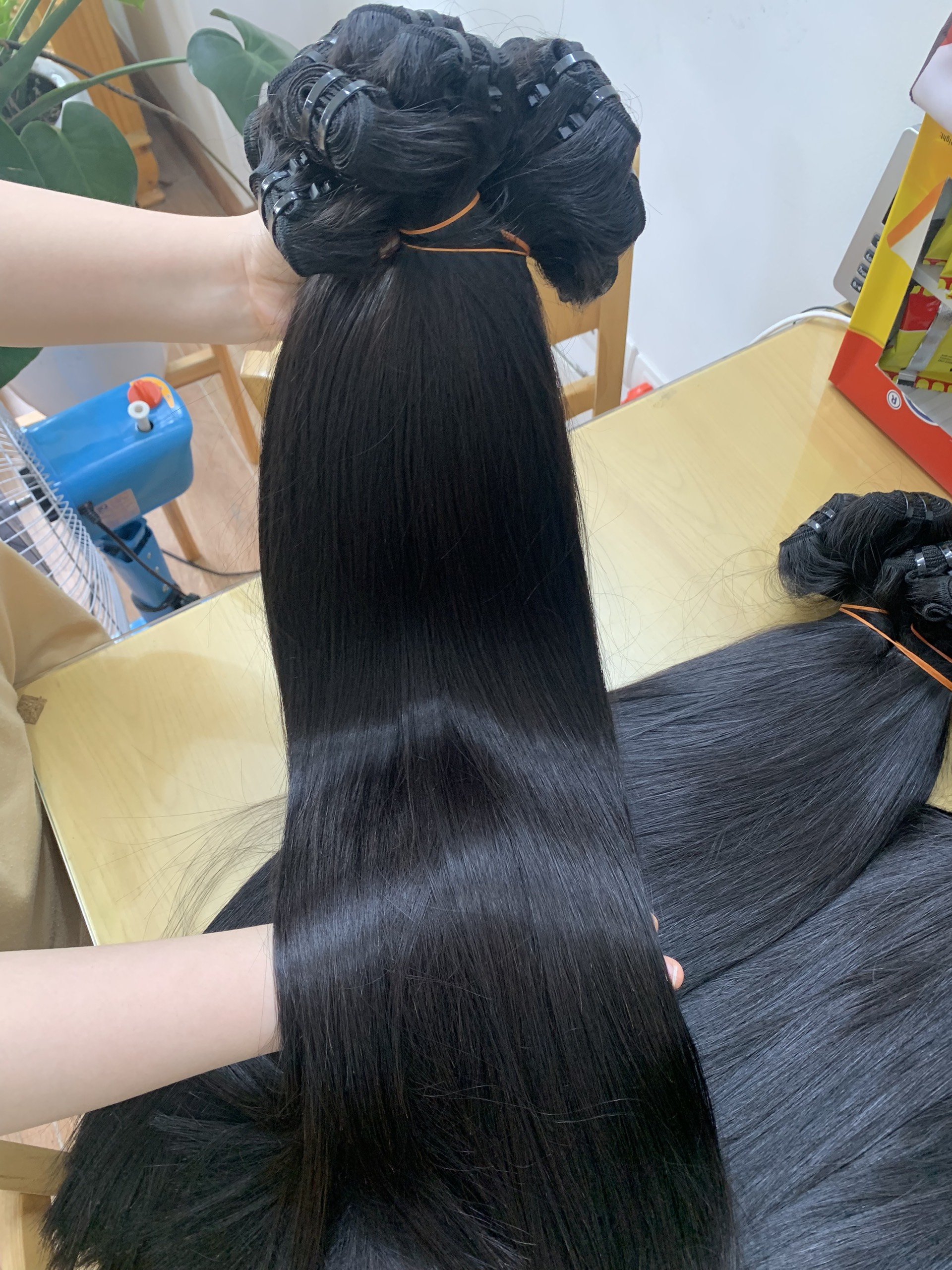 Wholesale Raw Cuticle Aligned Vietnamese hair bundles Silky long straight Weave human hair extension