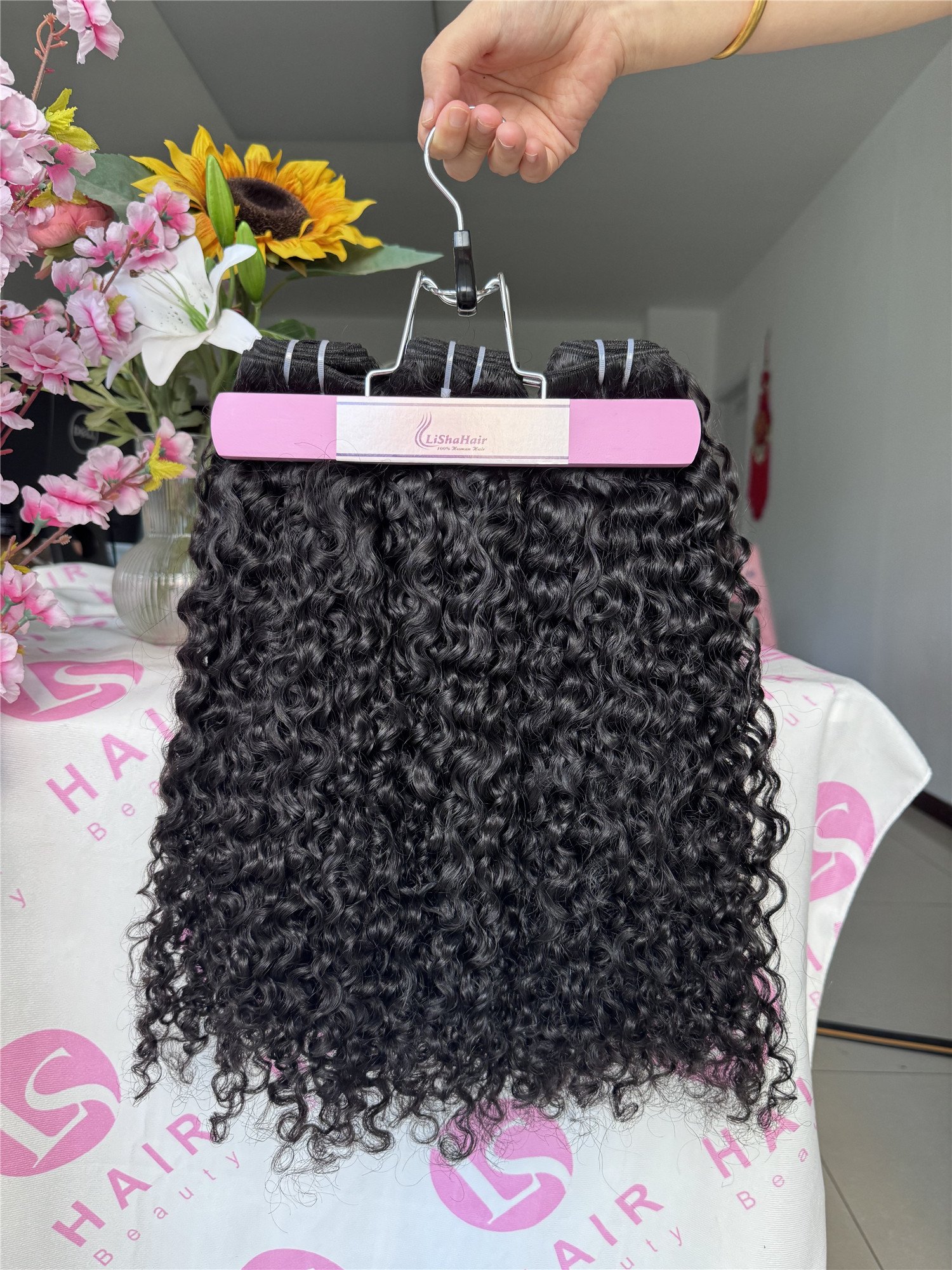 Unprocessed Burmese Curly Bundles Raw human hair Natural Color One Donor Cuticle Aligned hair Weft For Black Woman Wholesale