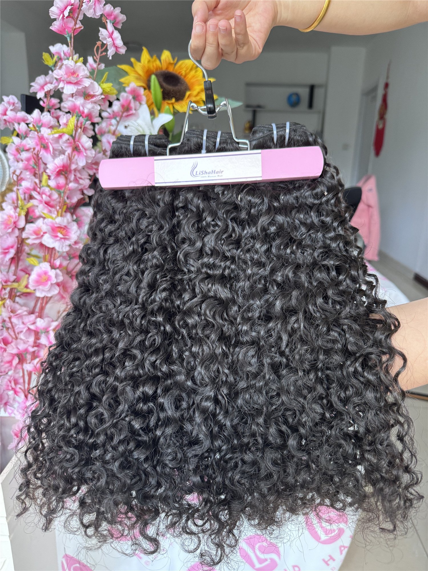 Unprocessed Burmese Curly Bundles Raw human hair Natural Color One Donor Cuticle Aligned hair Weft For Black Woman Wholesale