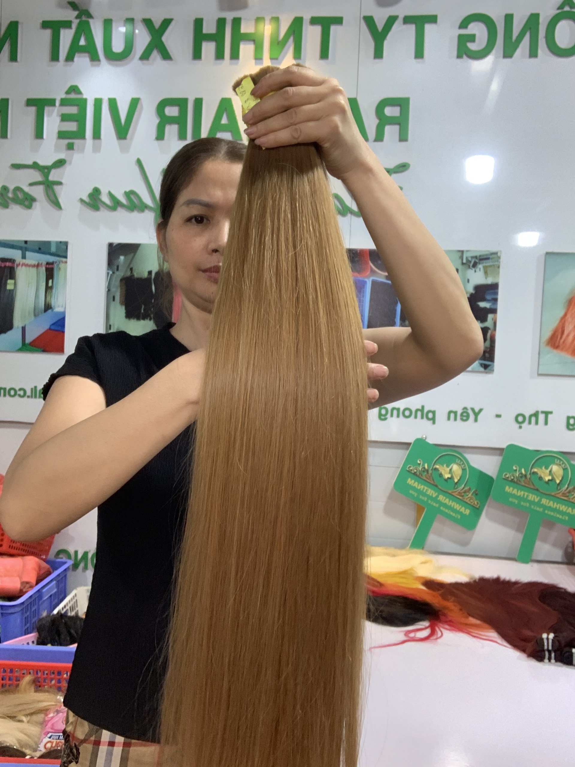 Direct Factory Bulk 100% Vietnamese Remy Human Hair Extensions Soft Wave Style 30 Inches Stretched Length Colored at Cheap Price