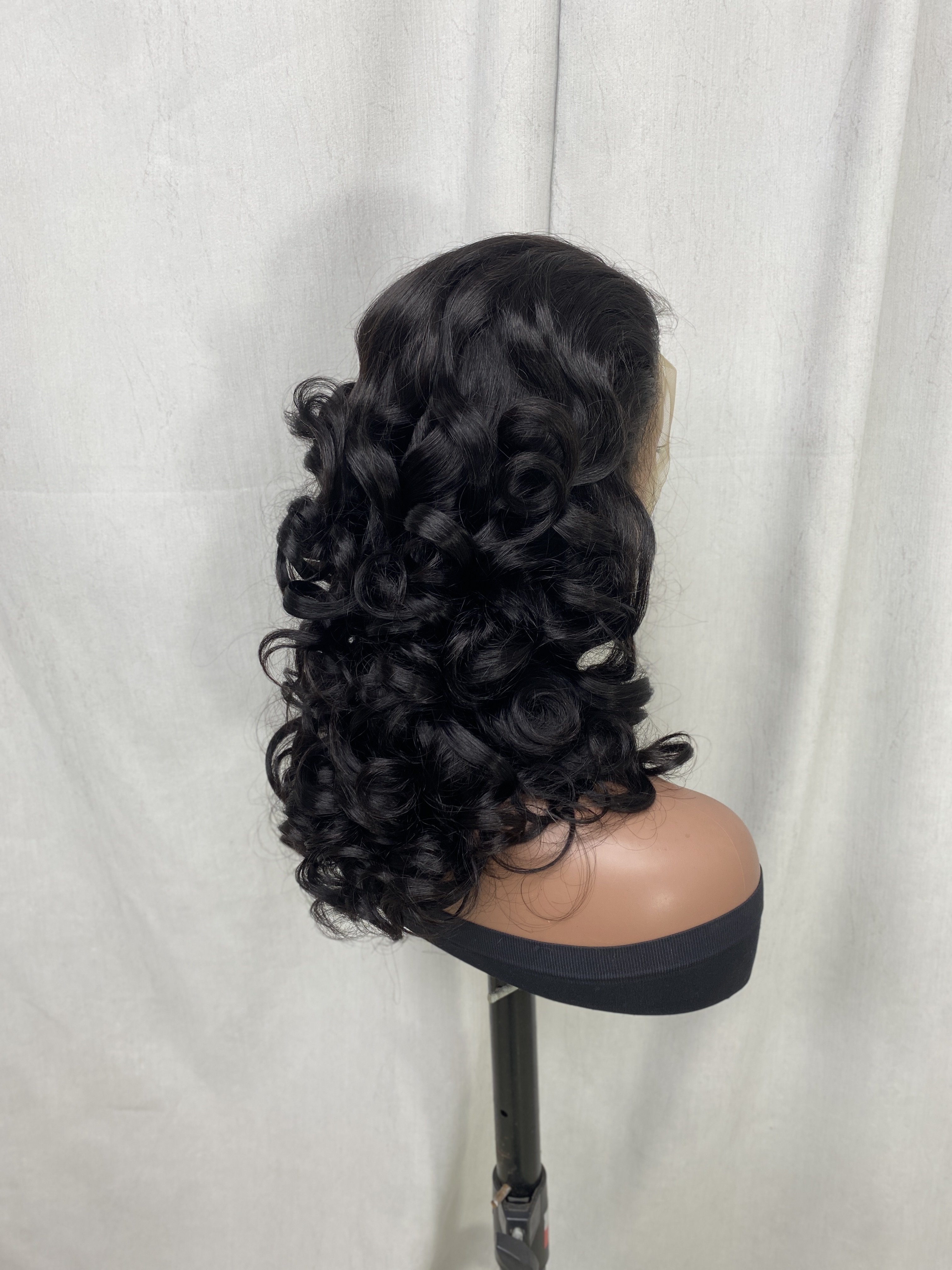 Cheap Body Wave Hair Extensions Wigs Human Hair Hd Lace Front Wigs For Black Women Wholesale Peruvian Lace Closure Wigs Vendors