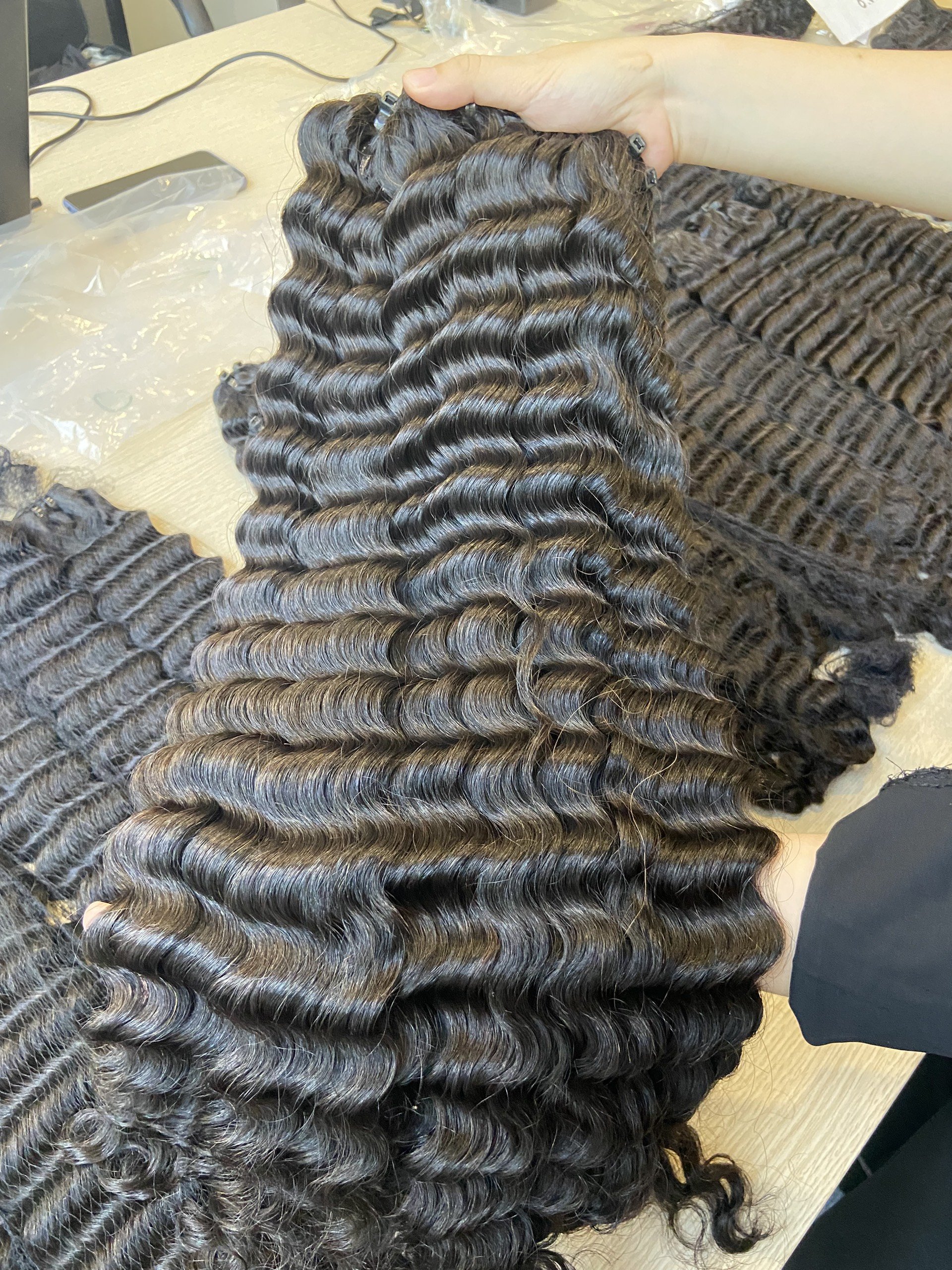 Top 1 Vietnamese Human Hair Shiny Soft Loose Deep Wave Curly Human Hair Wig Hair Extensions Glueless Full HD Lace Wigs Curly Wig
