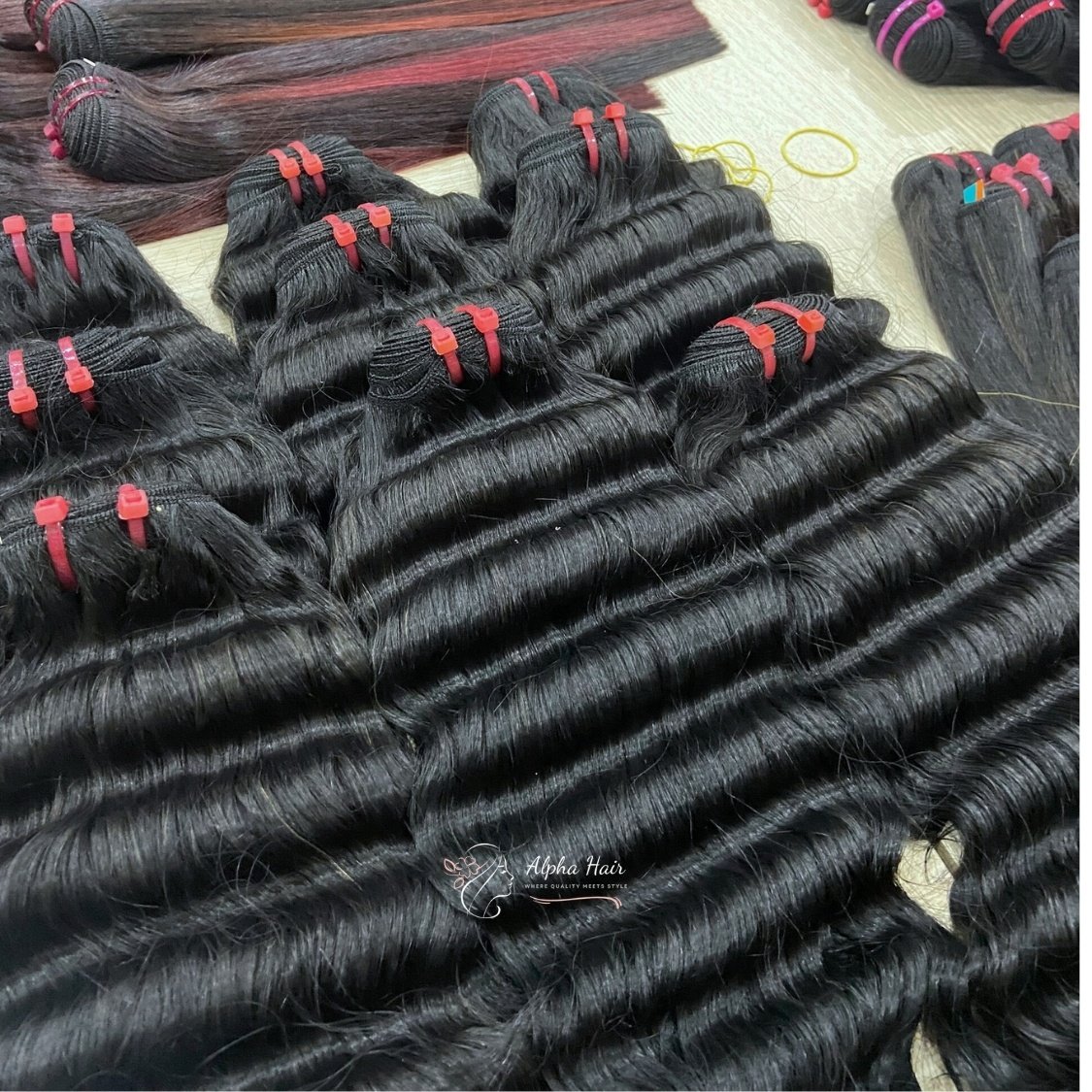 Top 1 Vietnamese Human Hair Shiny Soft Loose Deep Wave Curly Human Hair Wig Hair Extensions Glueless Full HD Lace Wigs Curly Wig