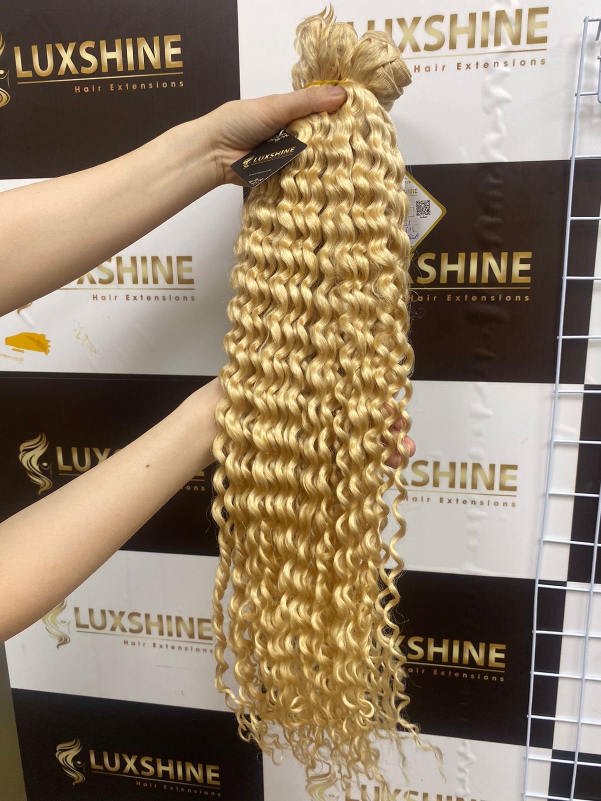 Human Hair Wigs High Quality Remy Virgin Hair Weft Cuticle Aligned Double Drawn Deep Wavy Bundles