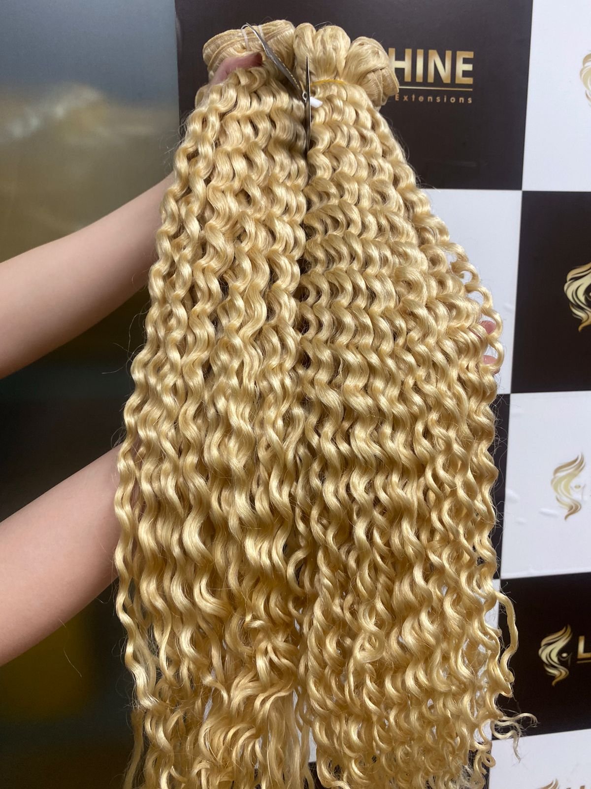 Human Hair Wigs High Quality Remy Virgin Hair Weft Cuticle Aligned Double Drawn Deep Wavy Bundles